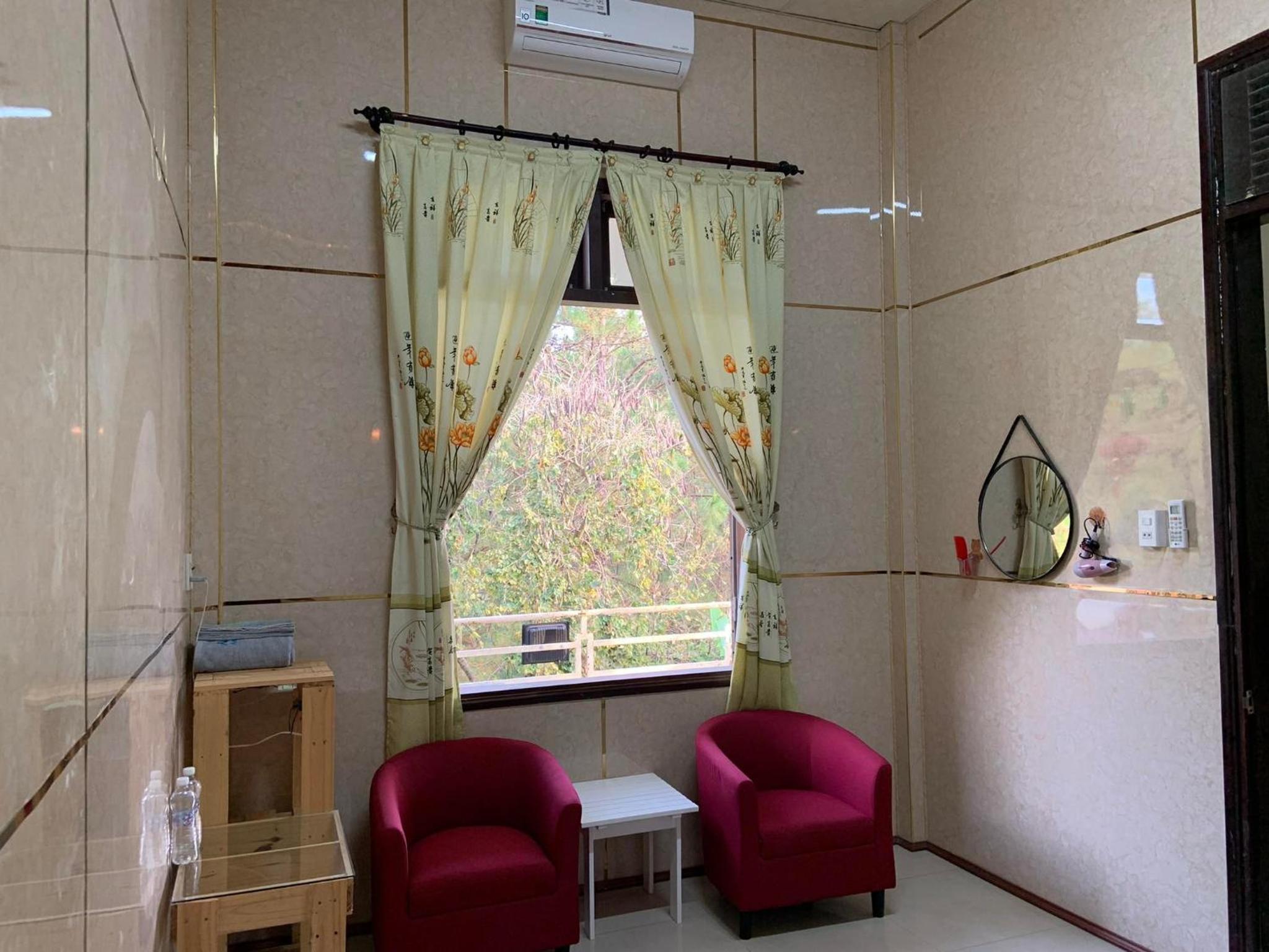 Double Room With Lake View - Photo 9