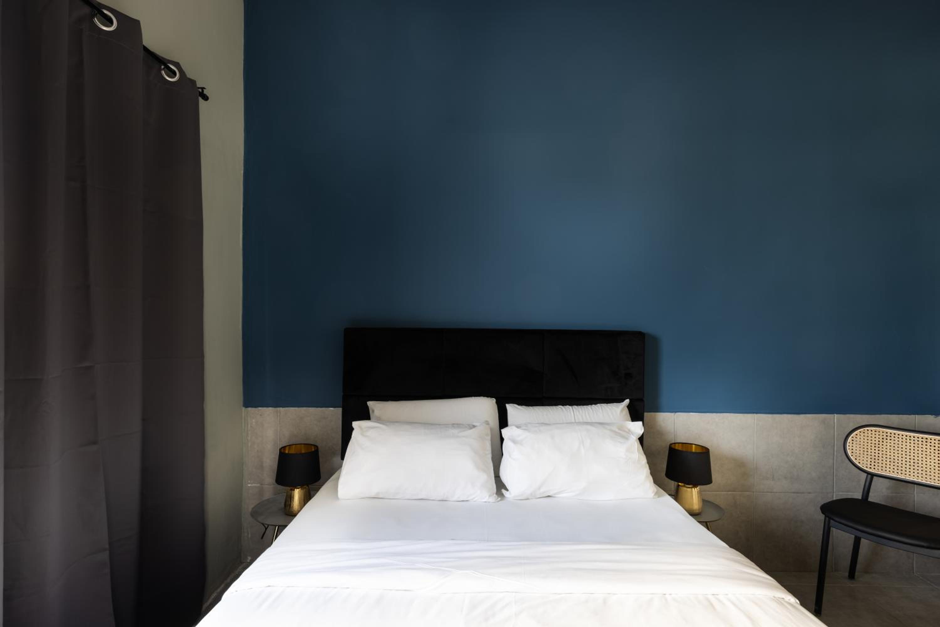 Double Room with Balcony - Photo 6