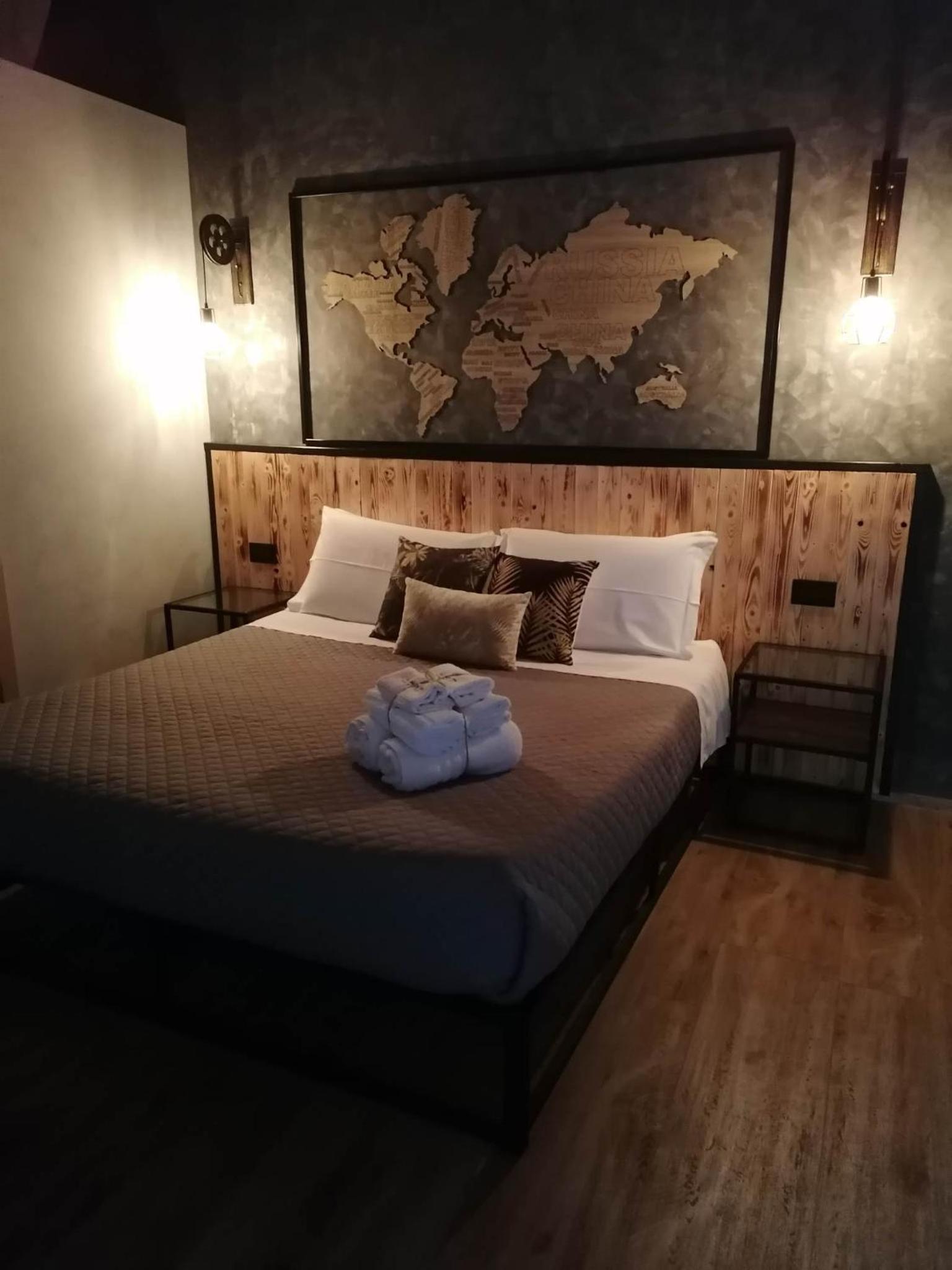 Deluxe Double Room with Shower - Photo 39