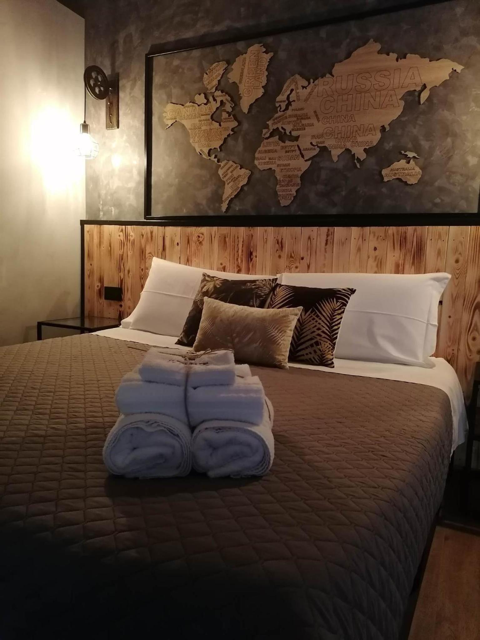 Deluxe Double Room with Shower - Photo 23