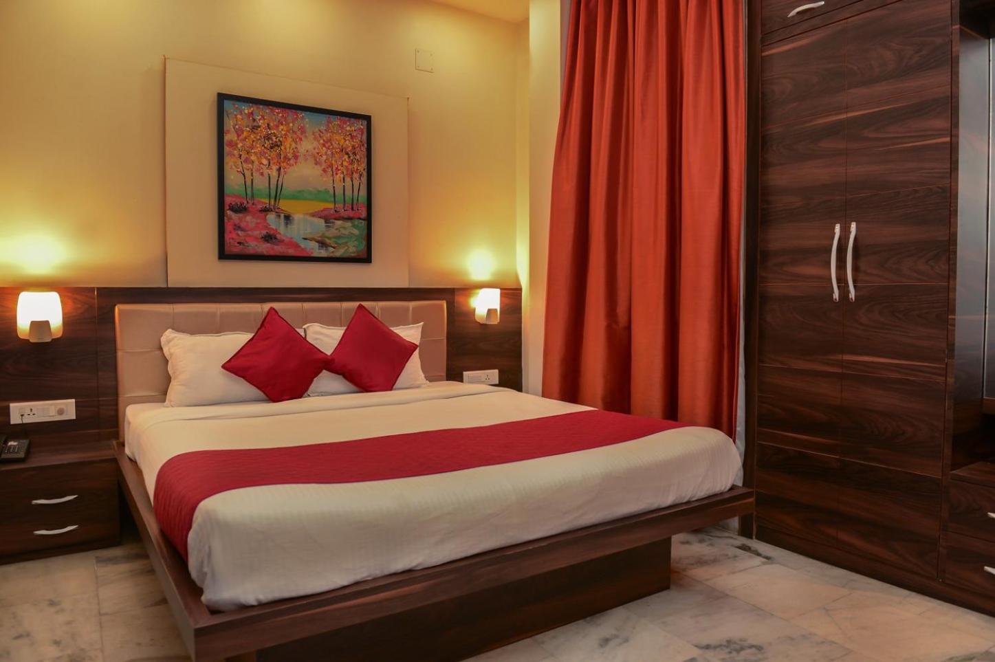 Deluxe Double Room - Photo 11