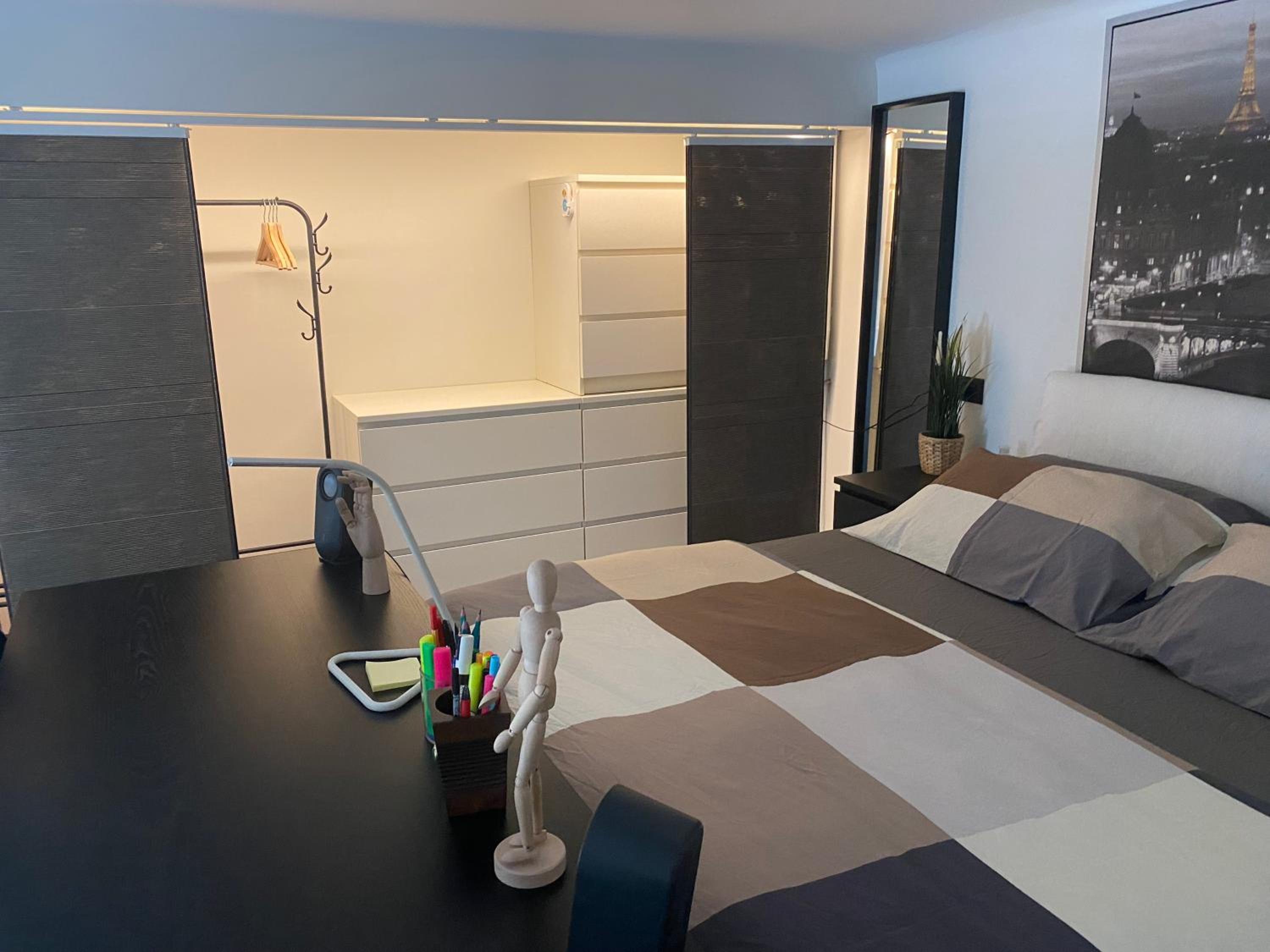 One-Bedroom Apartment photo 1