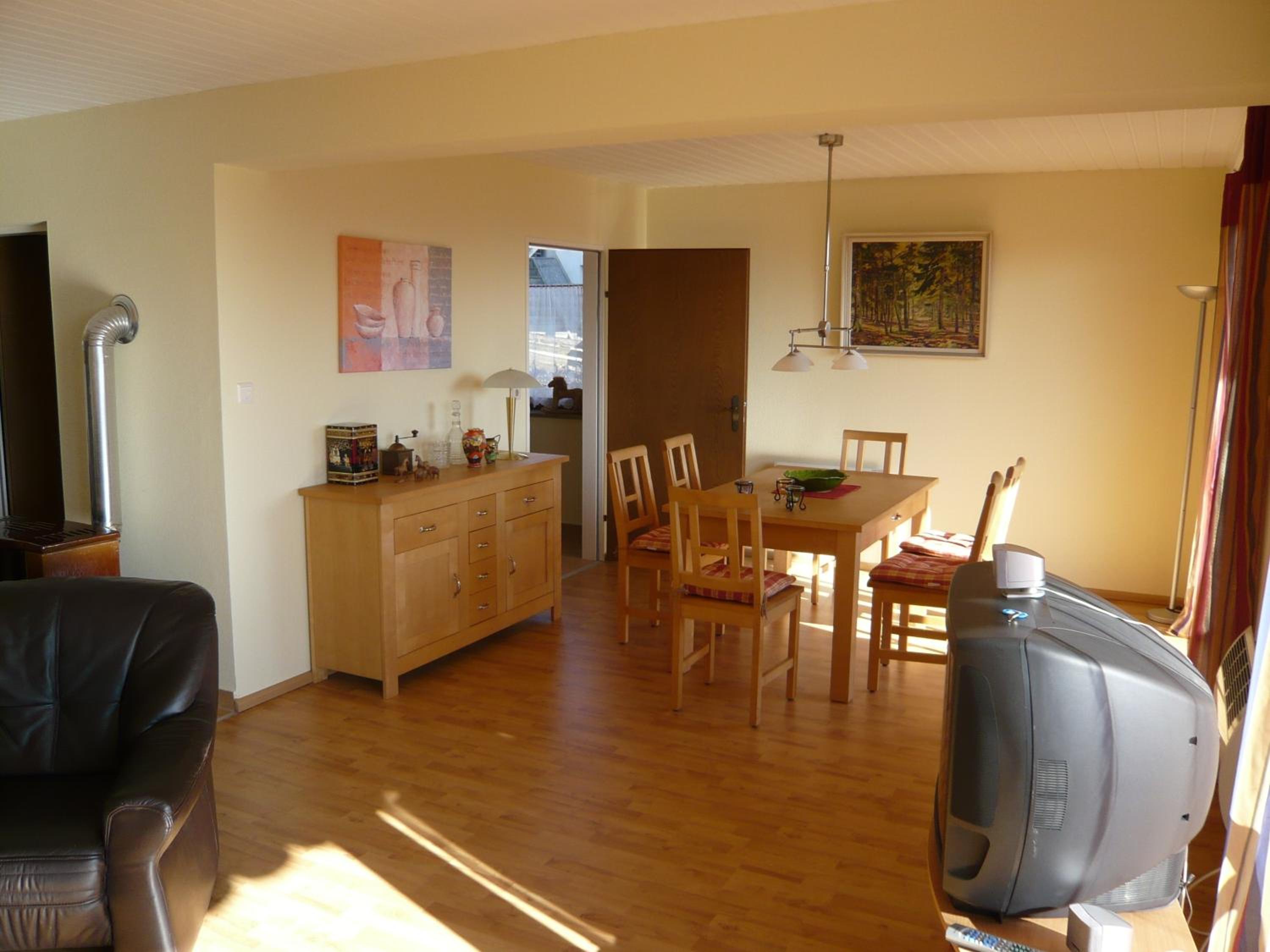 Apartment with Mountain View - Photo 3