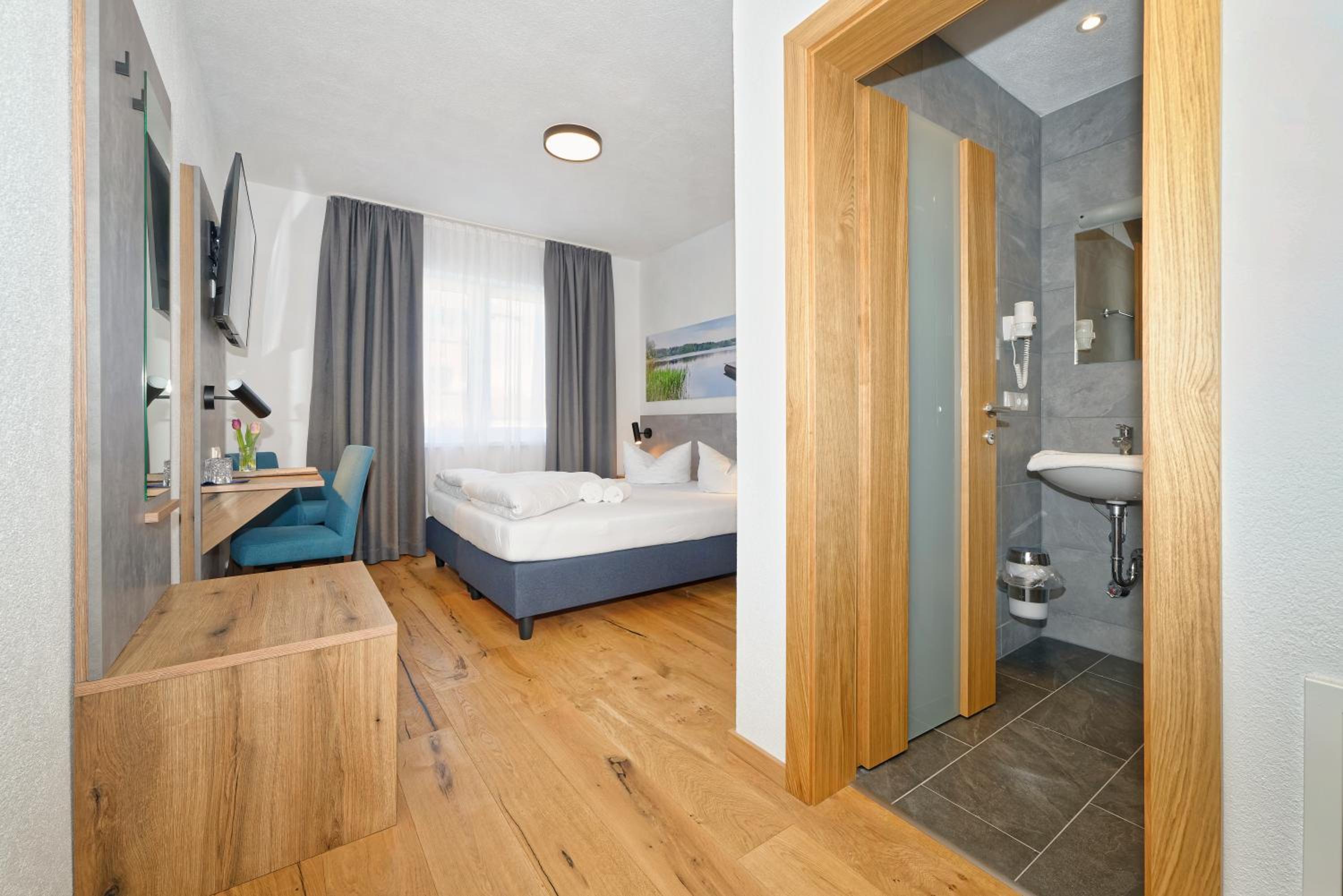 Double Room - Photo 6