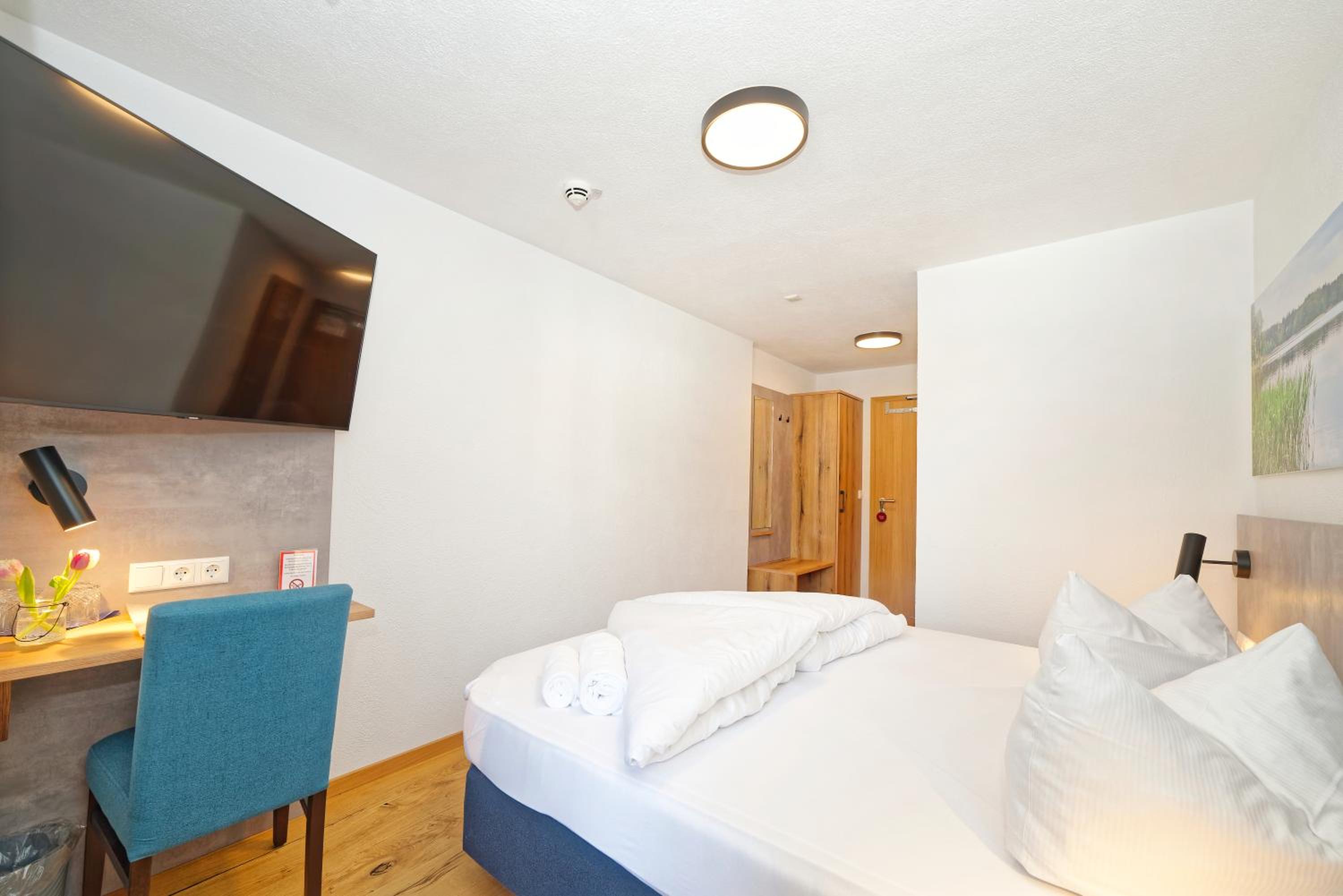 Small Double Room - Photo 5