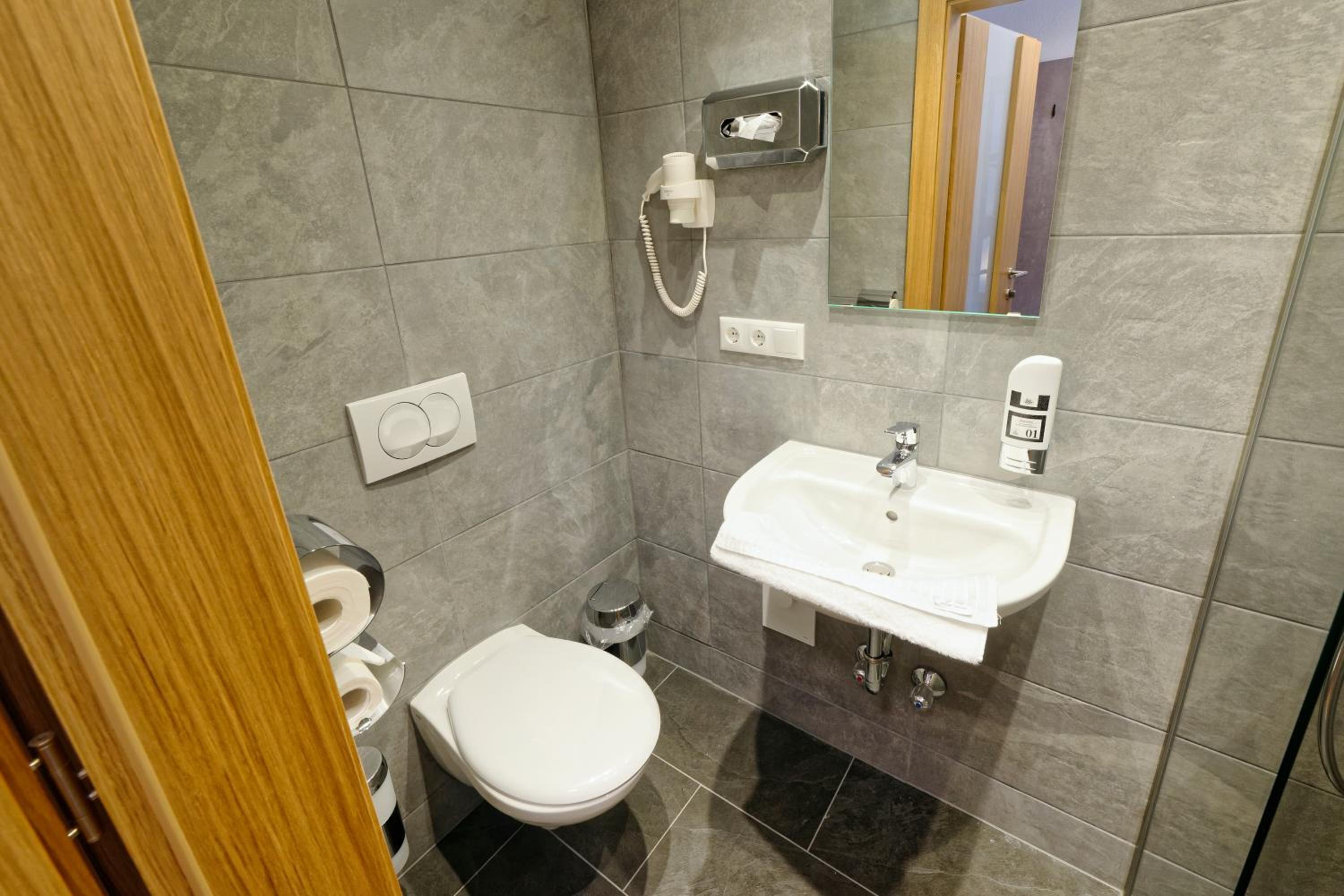 Small Double Room - Photo 4