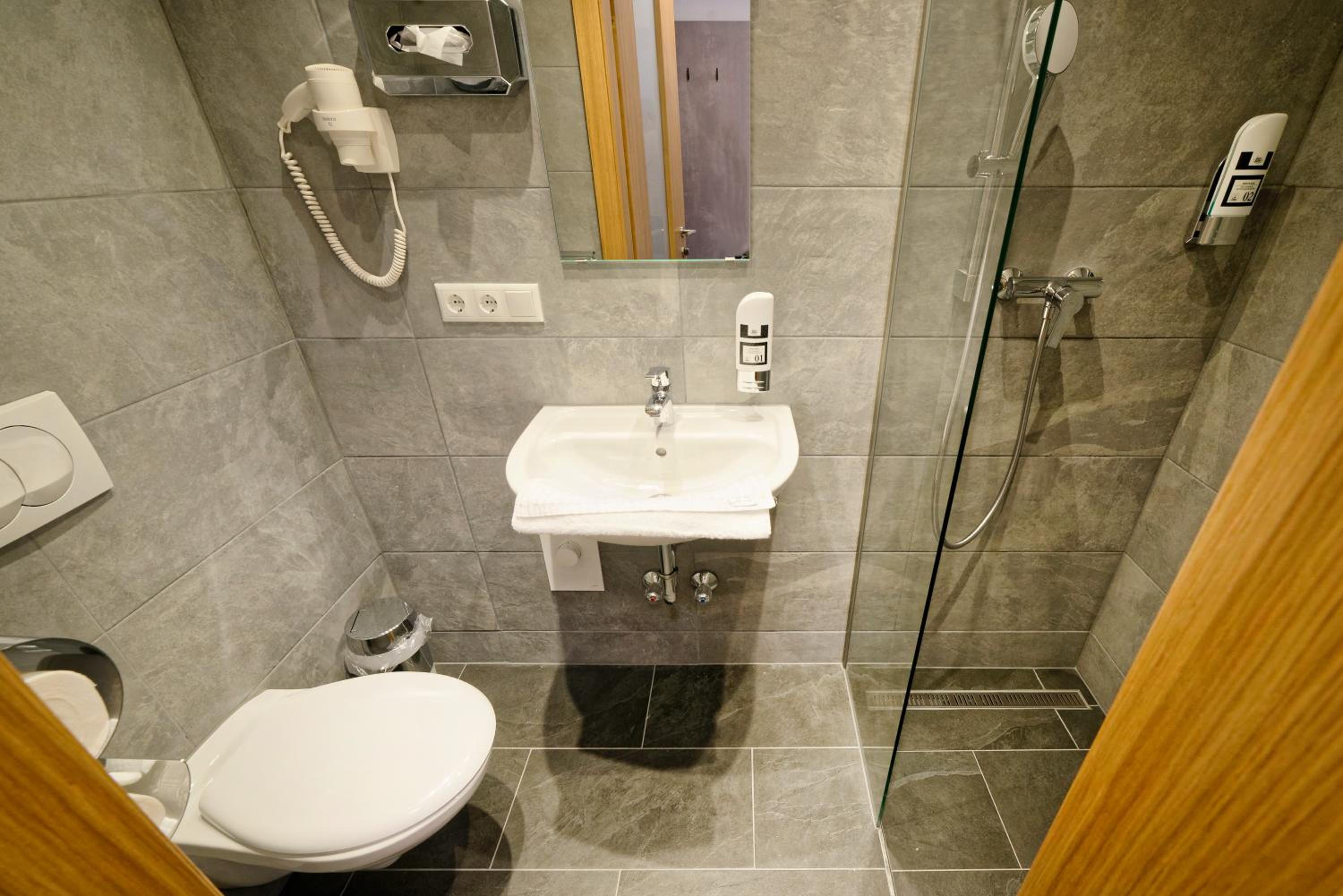 Small Double Room - Photo 3