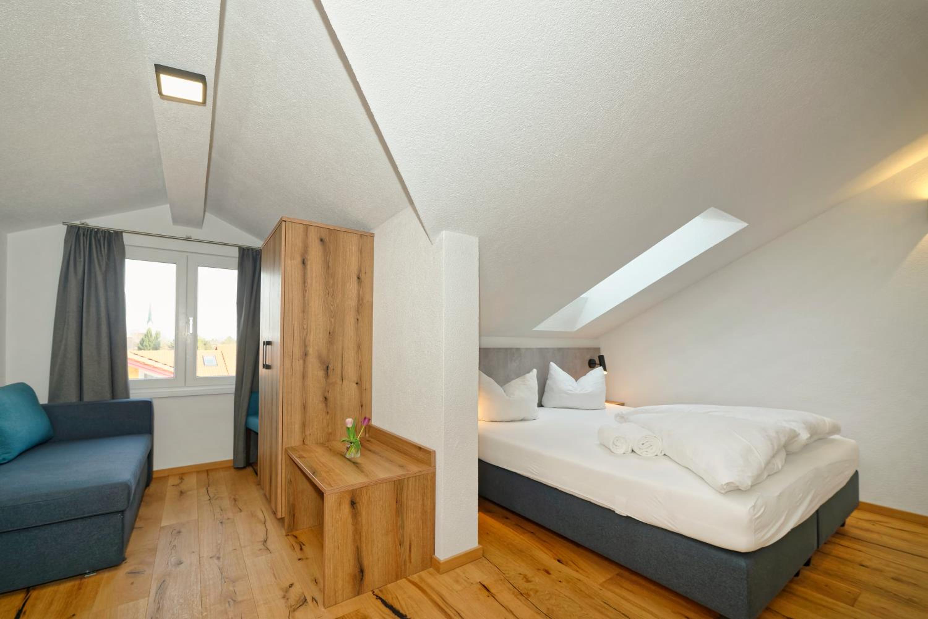 Large Double Room - Photo 1