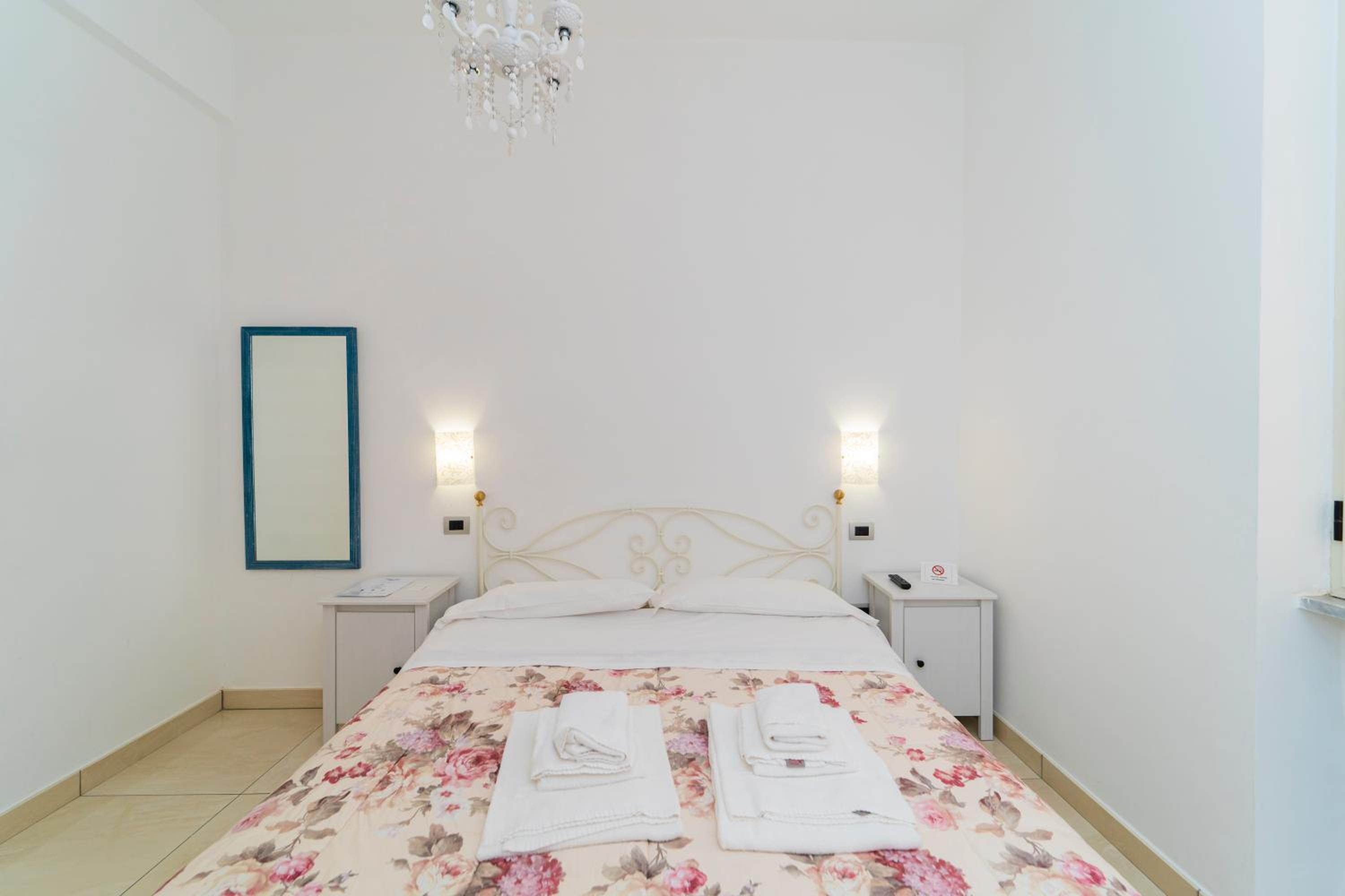 Economy Double Room photo 2