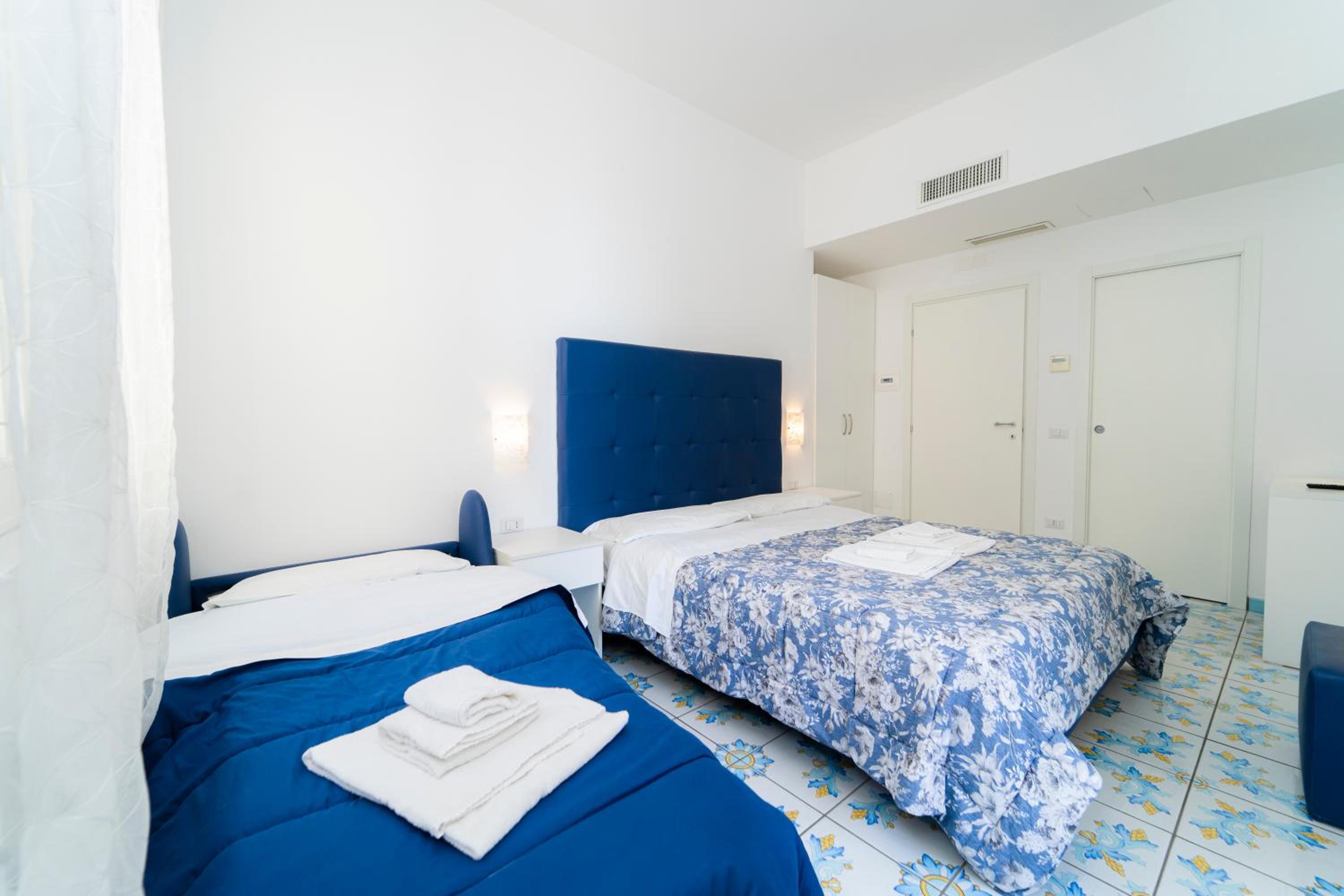Comfort Triple Room with Shower photo 3
