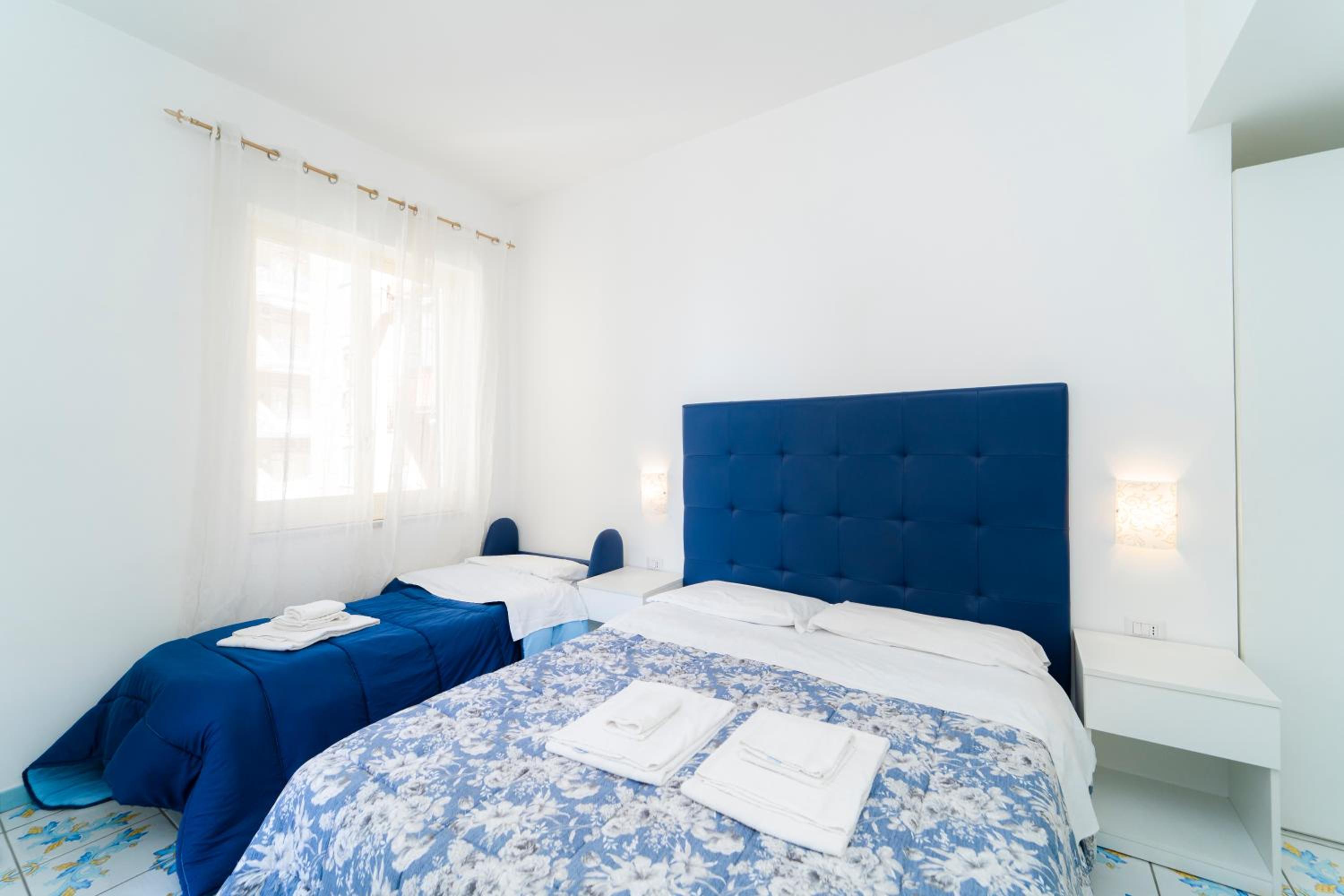 Comfort Triple Room with Shower photo 2