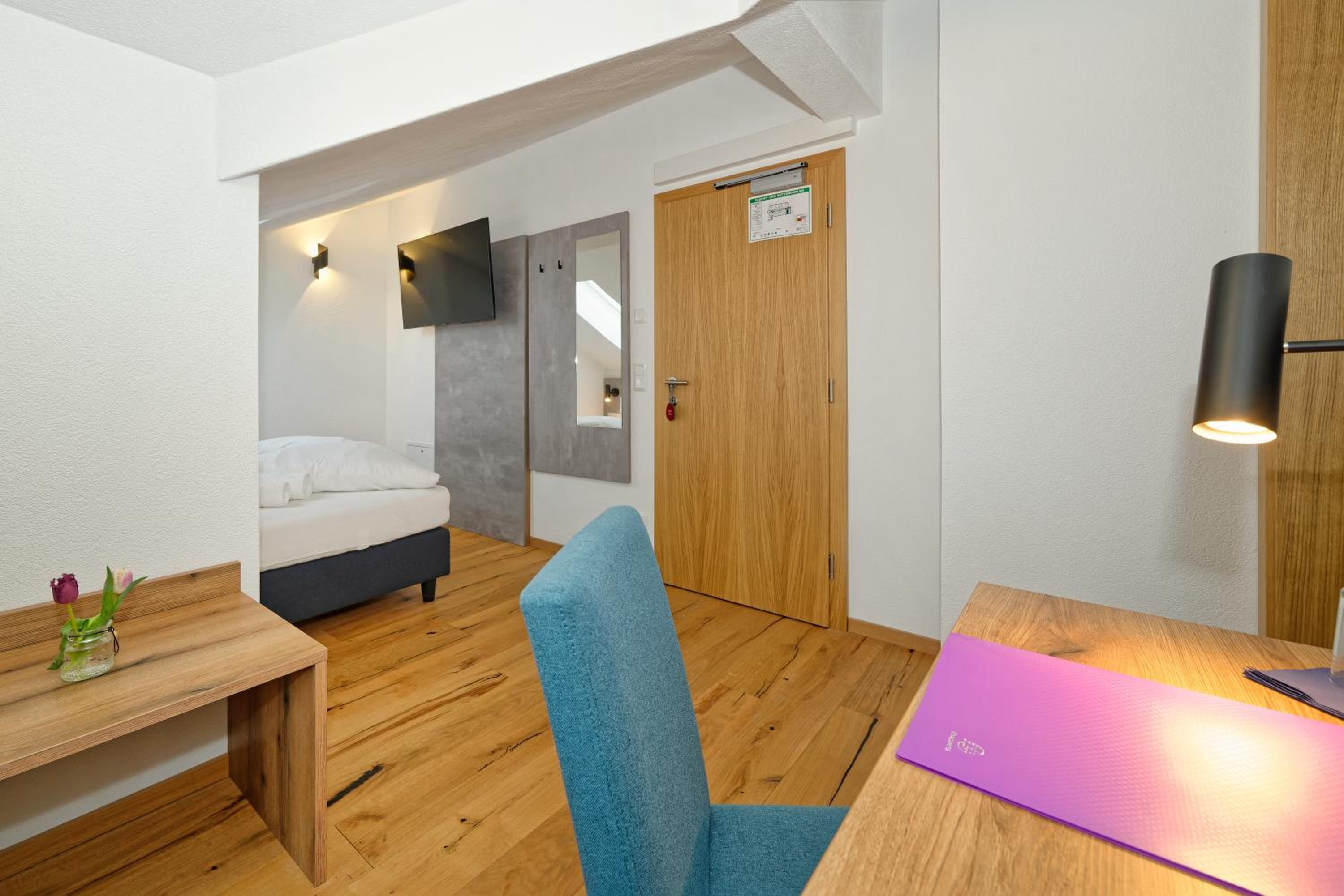 Large Double Room - Photo 2