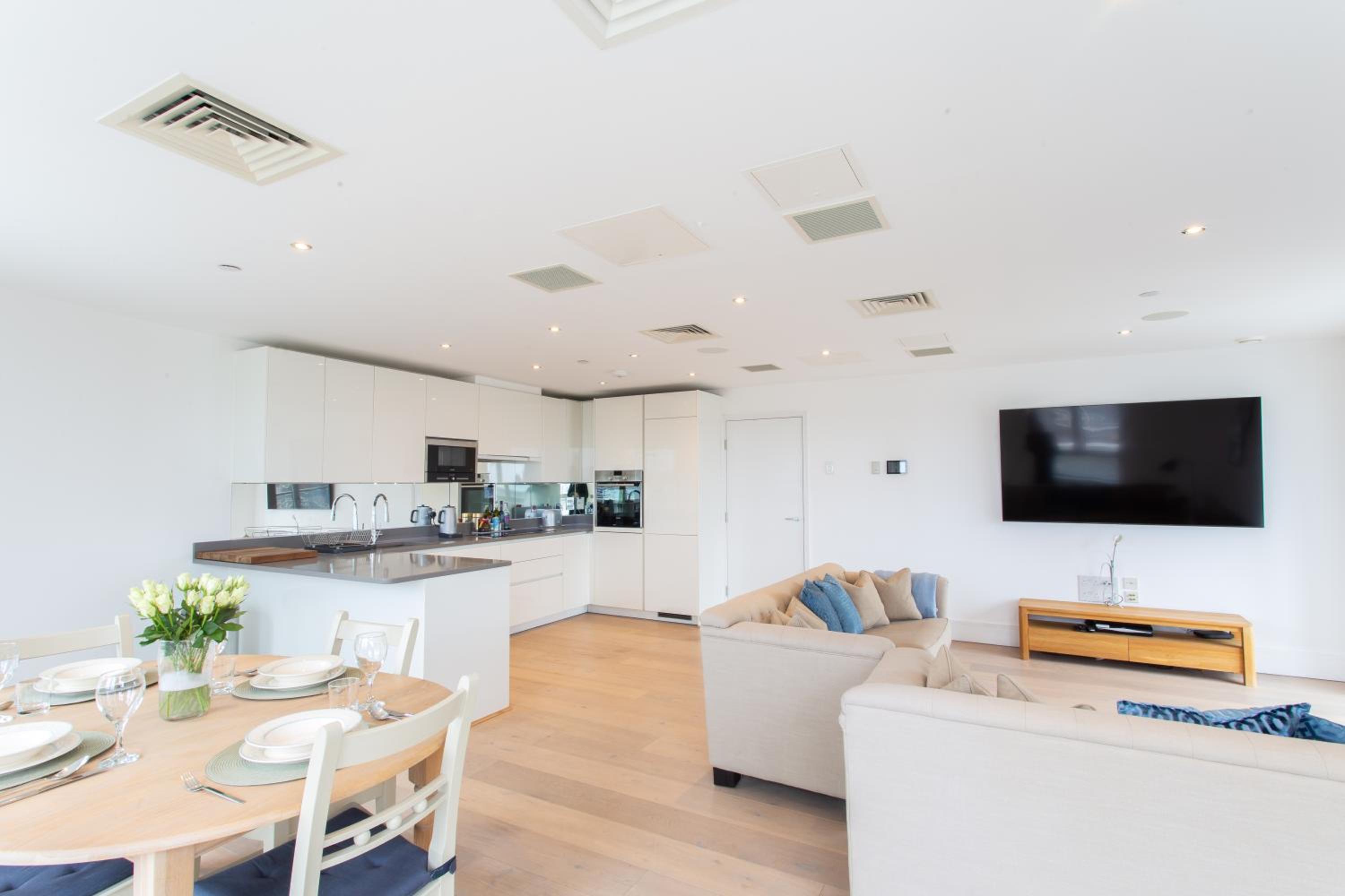 Two-Bedroom Apartment with Terrace photo 2