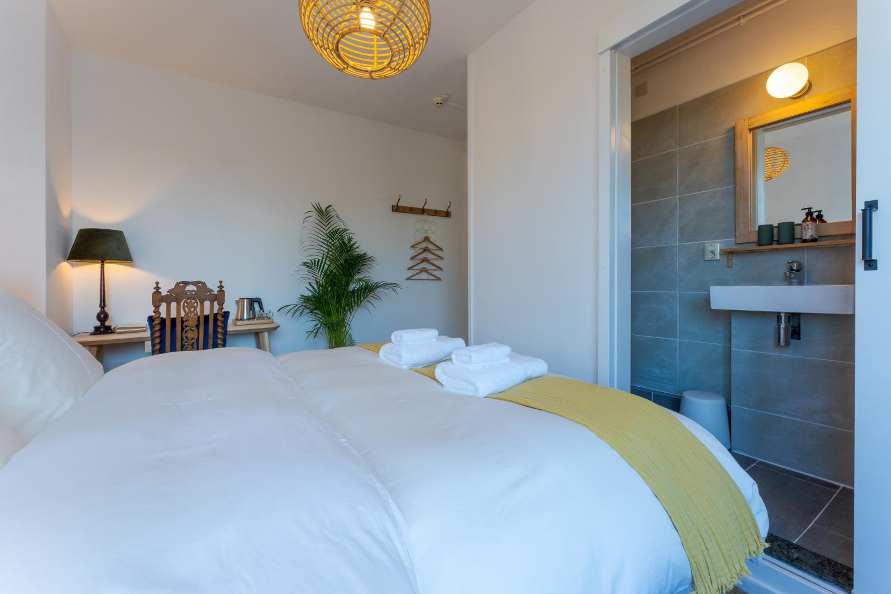 Budget Double Room - Photo 2