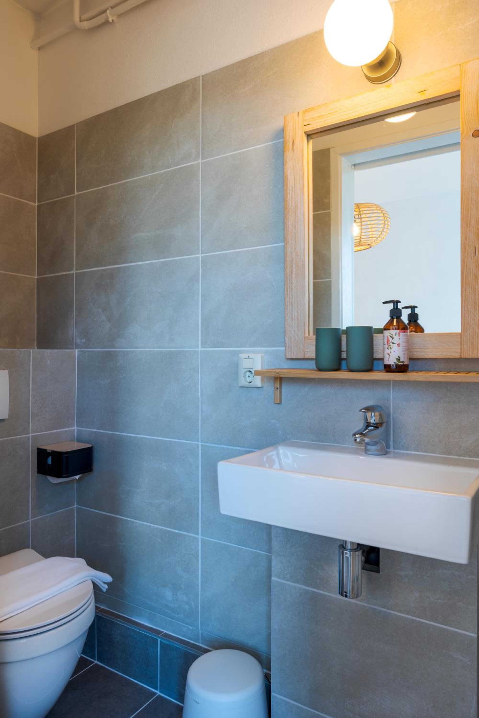 Budget Double Room - Photo 14