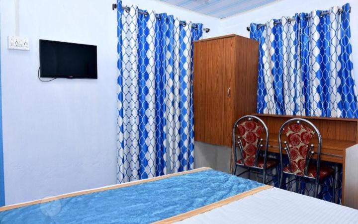 Deluxe Double Room (2 Adults + 1 Child) photo 3