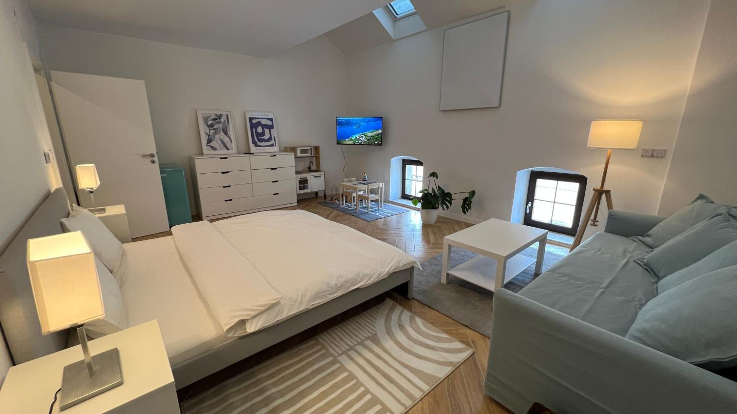One-Bedroom Apartment