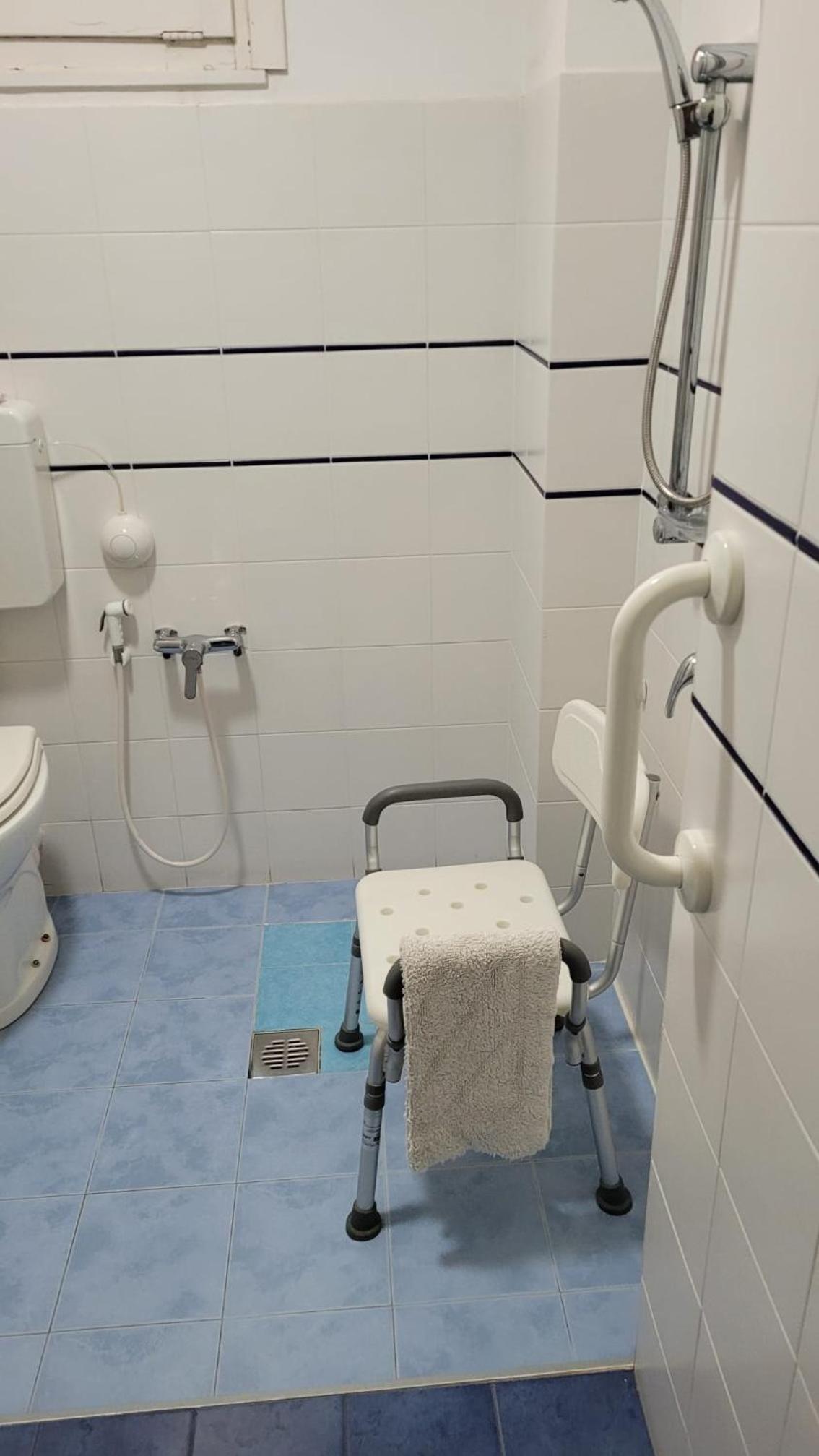 Double or Twin Room - Disability Access - Photo 6
