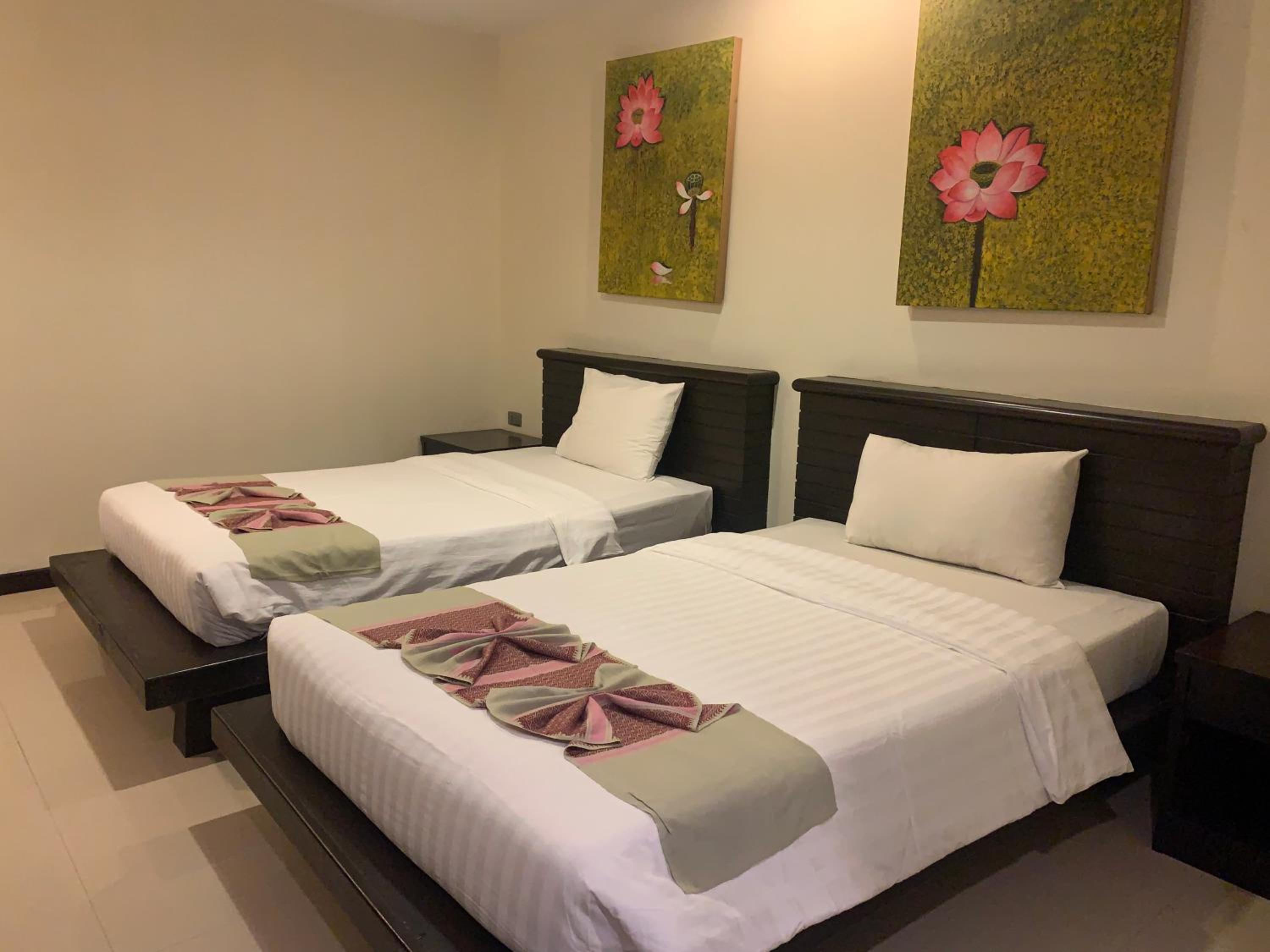 Standard Twin Room - No window photo 1