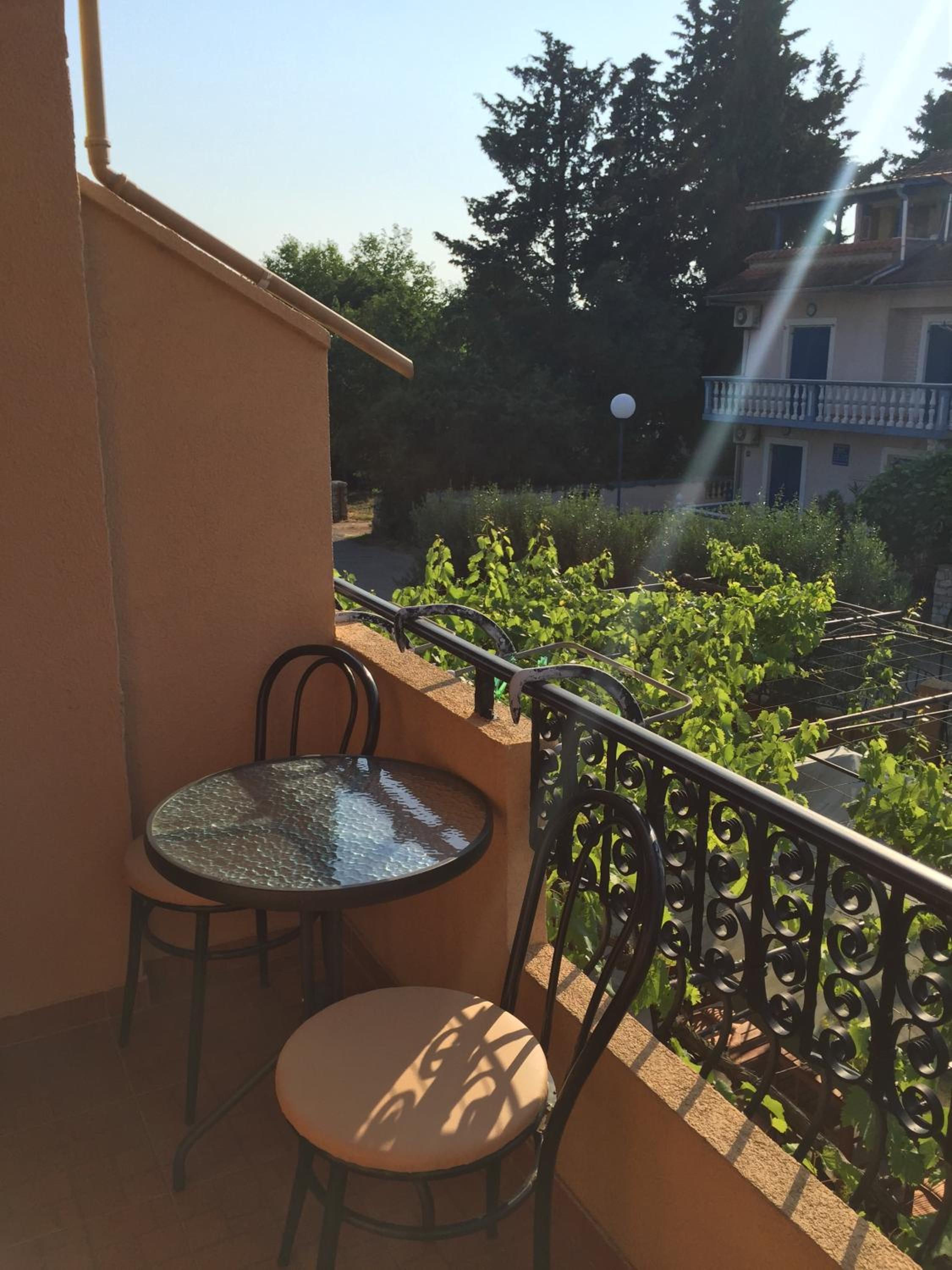 Double Room with Balcony - Photo 7