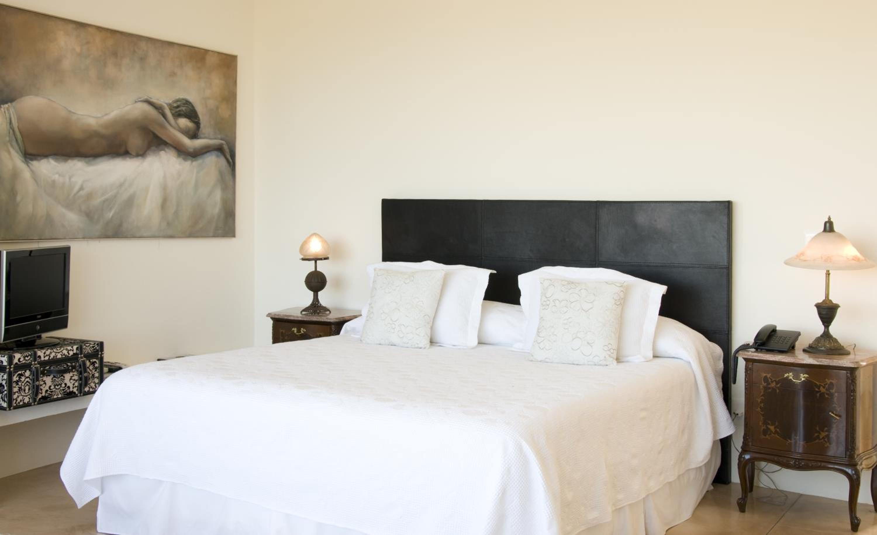 Superior Suite - Photo 7