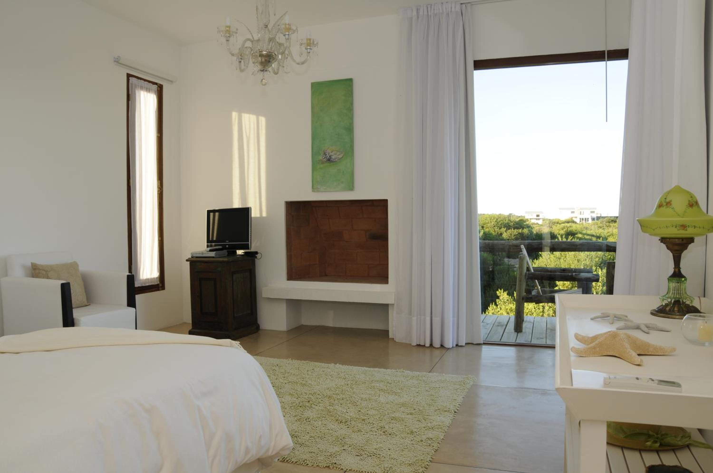 Superior Suite - Photo 8