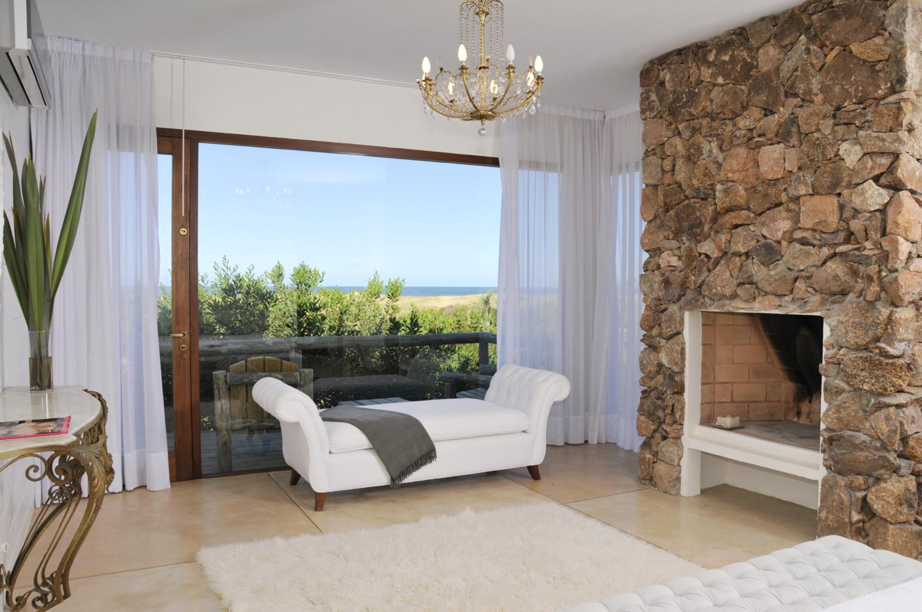 Superior Suite - Photo 9