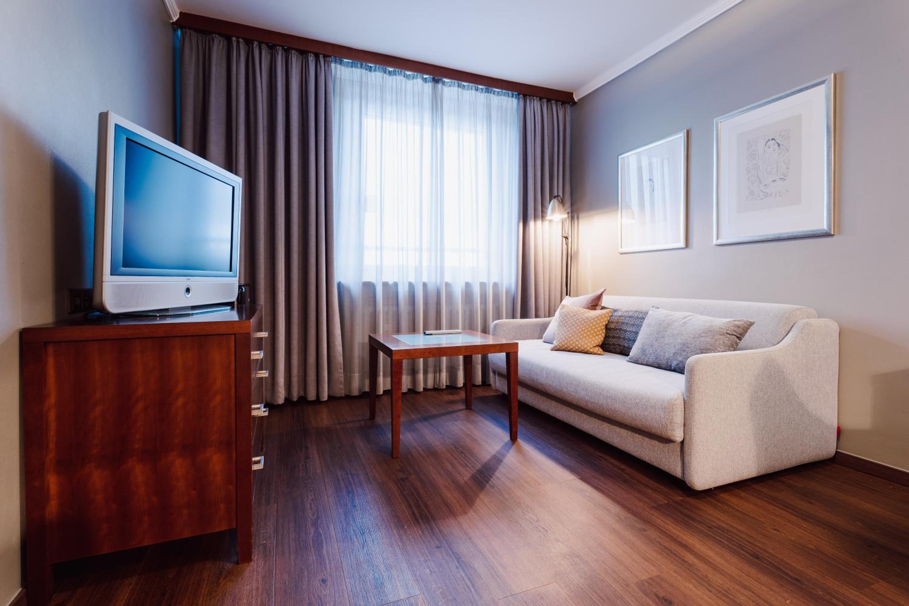 Suite - Photo 12