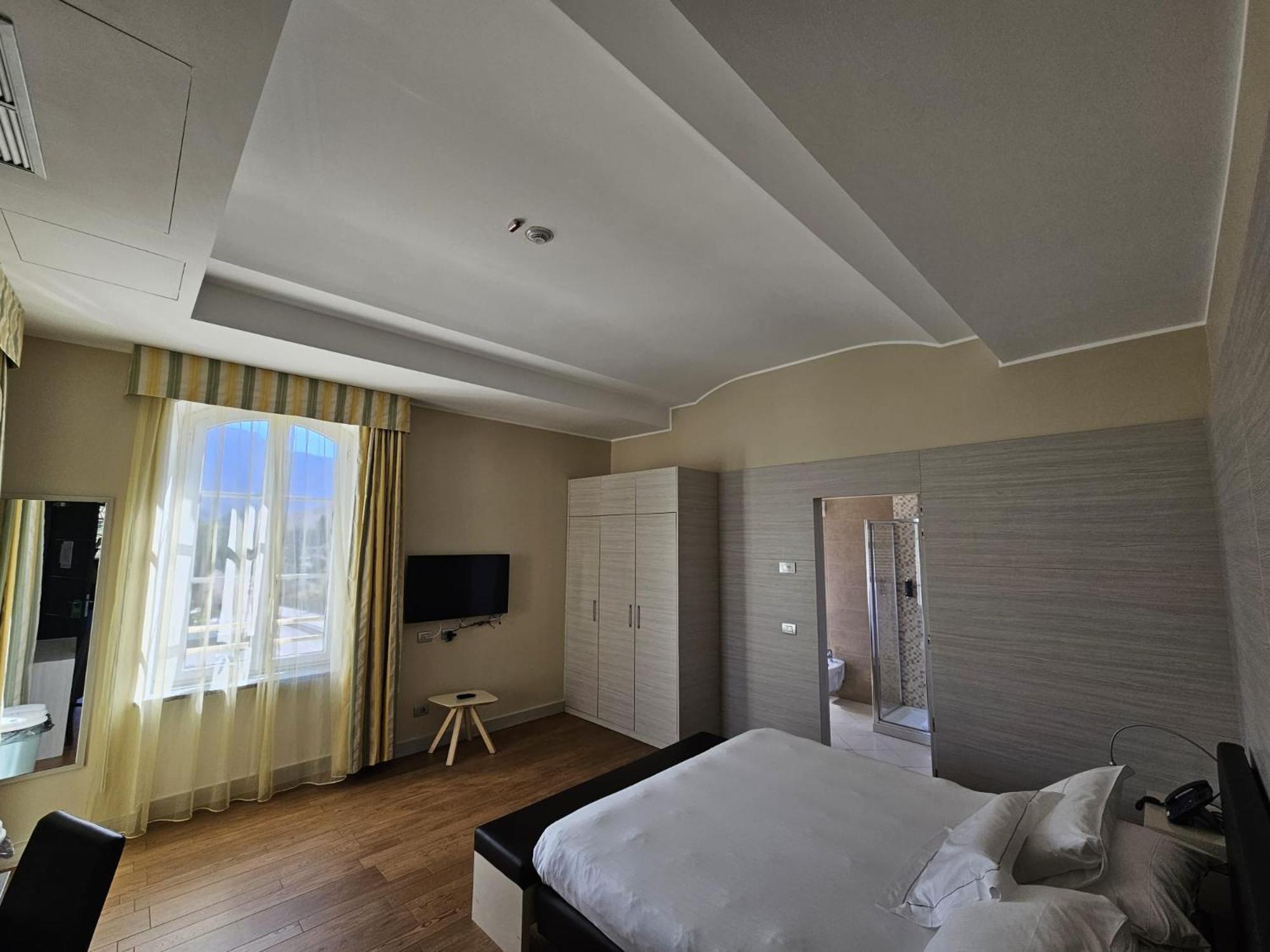 Double Room with Street View - Photo 9