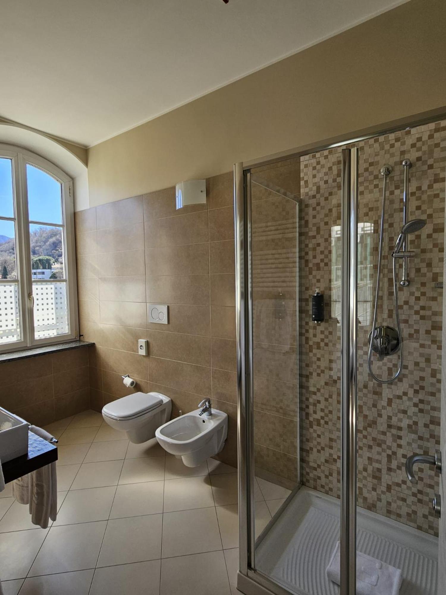 Double Room with Street View - Photo 6
