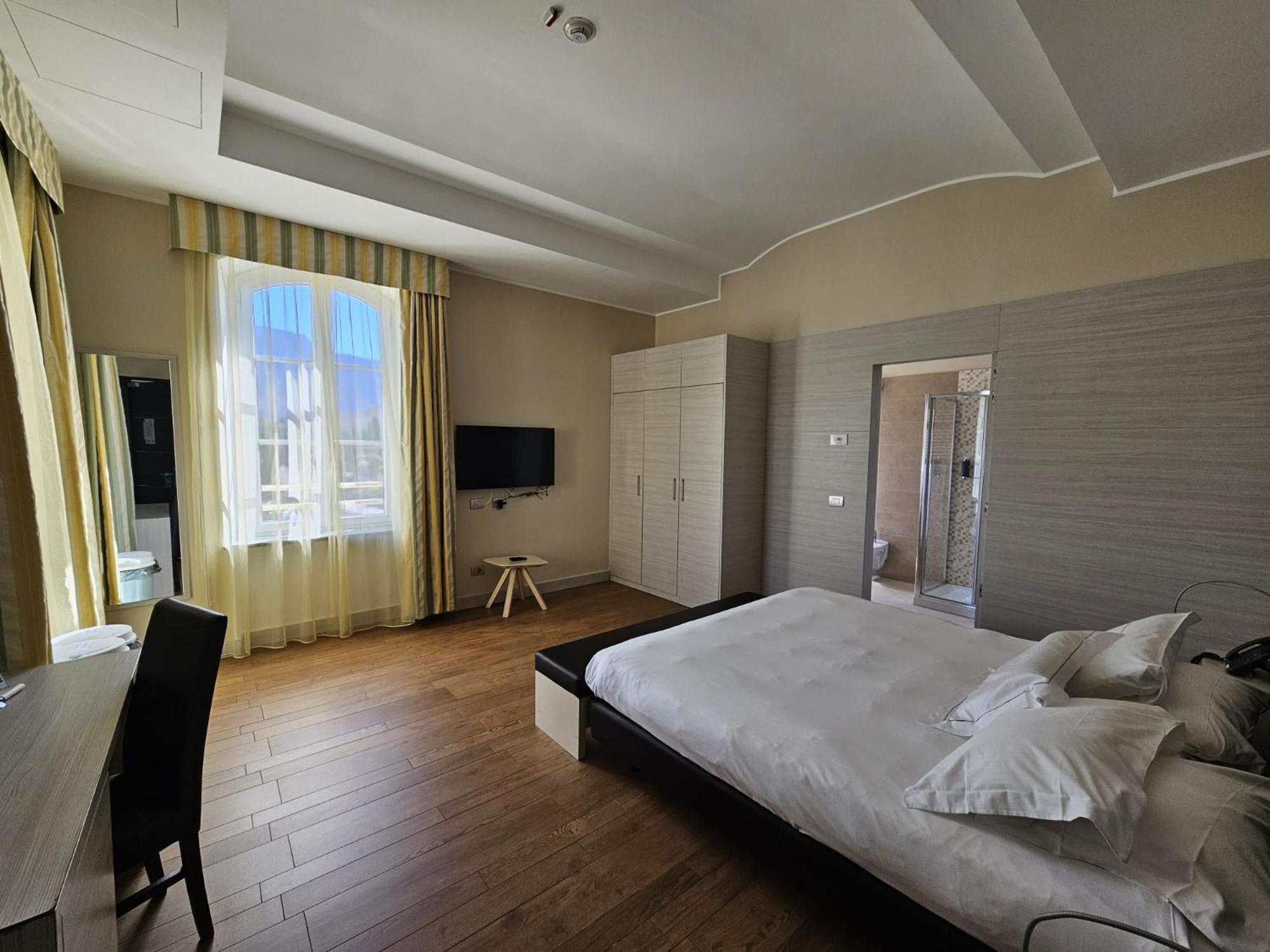 Double Room with Street View - Photo 1