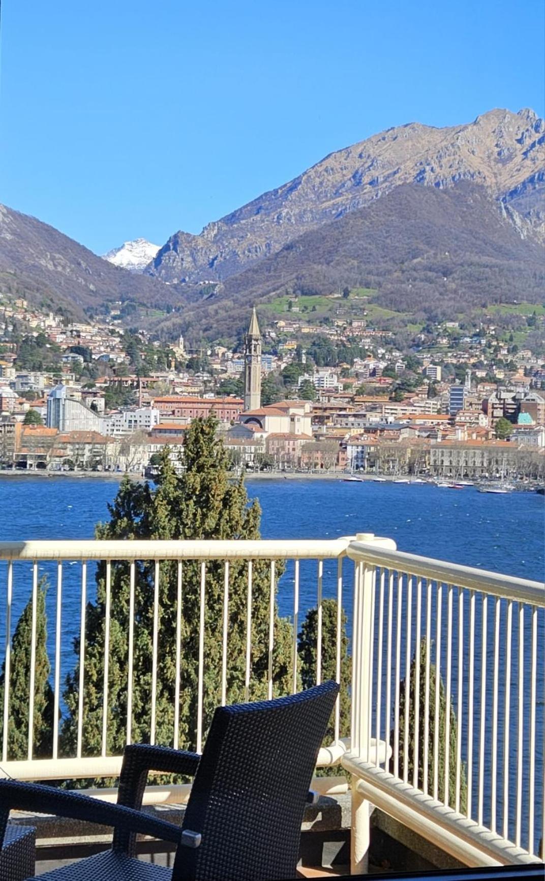 Double or Twin Room with Lake View - Photo 3