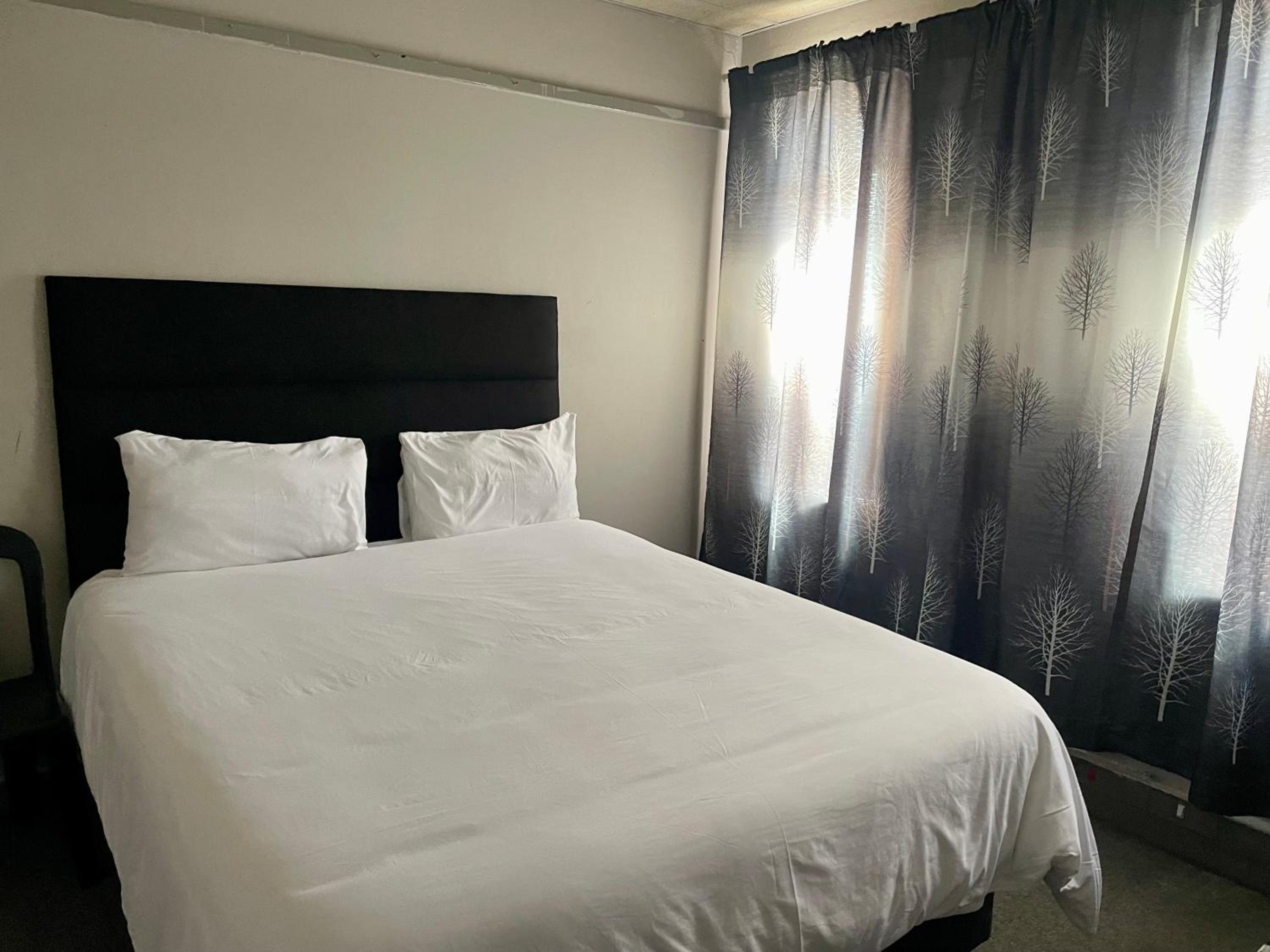 Budget Double Room - Photo 3