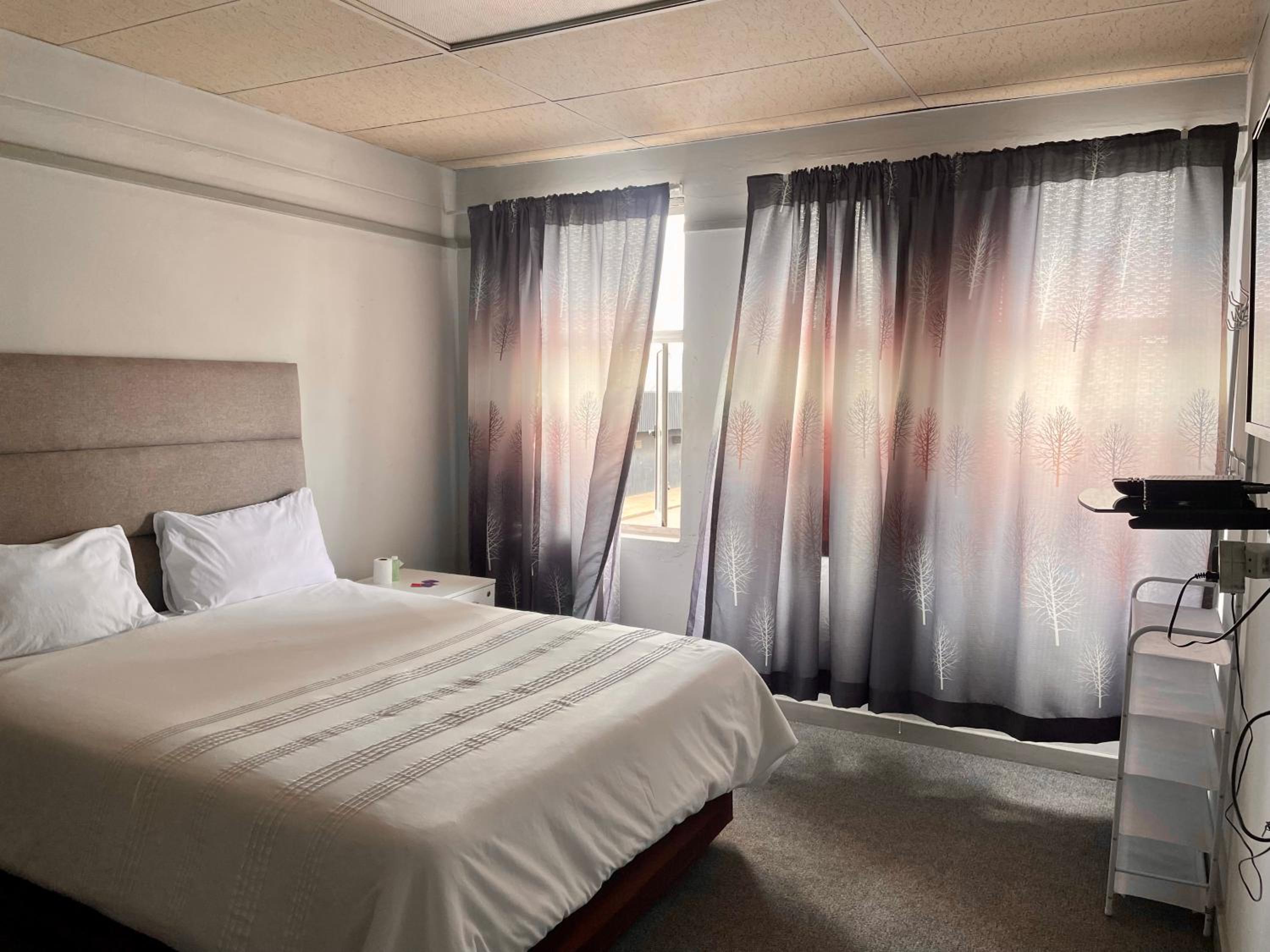 Standard Double Room - Photo 8