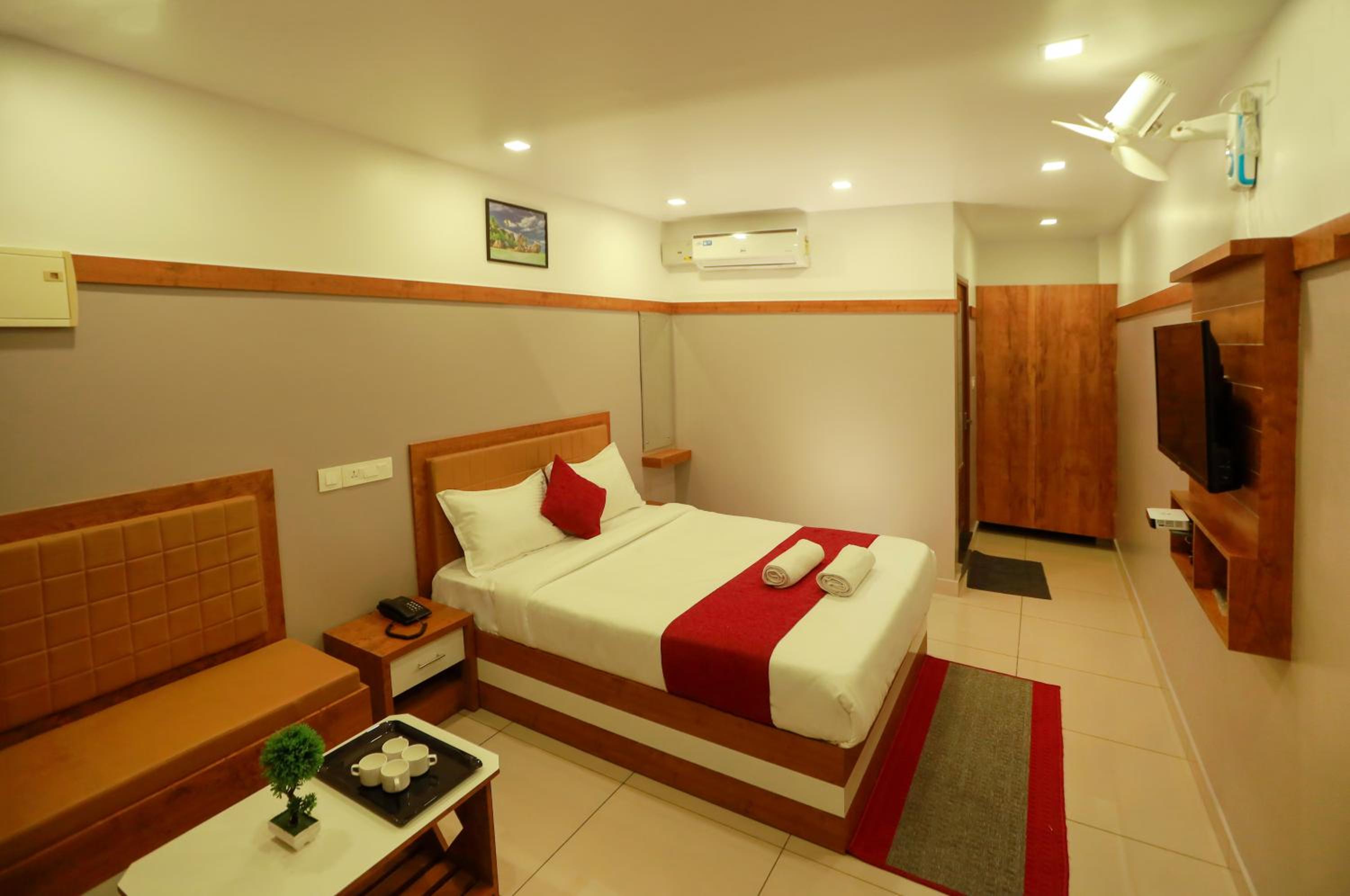 Standard King Room - Photo 6