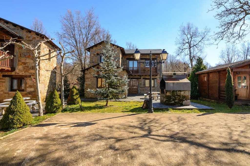 Four-Bedroom House photo 2