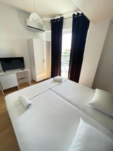 Deluxe Double Room with Side Sea View