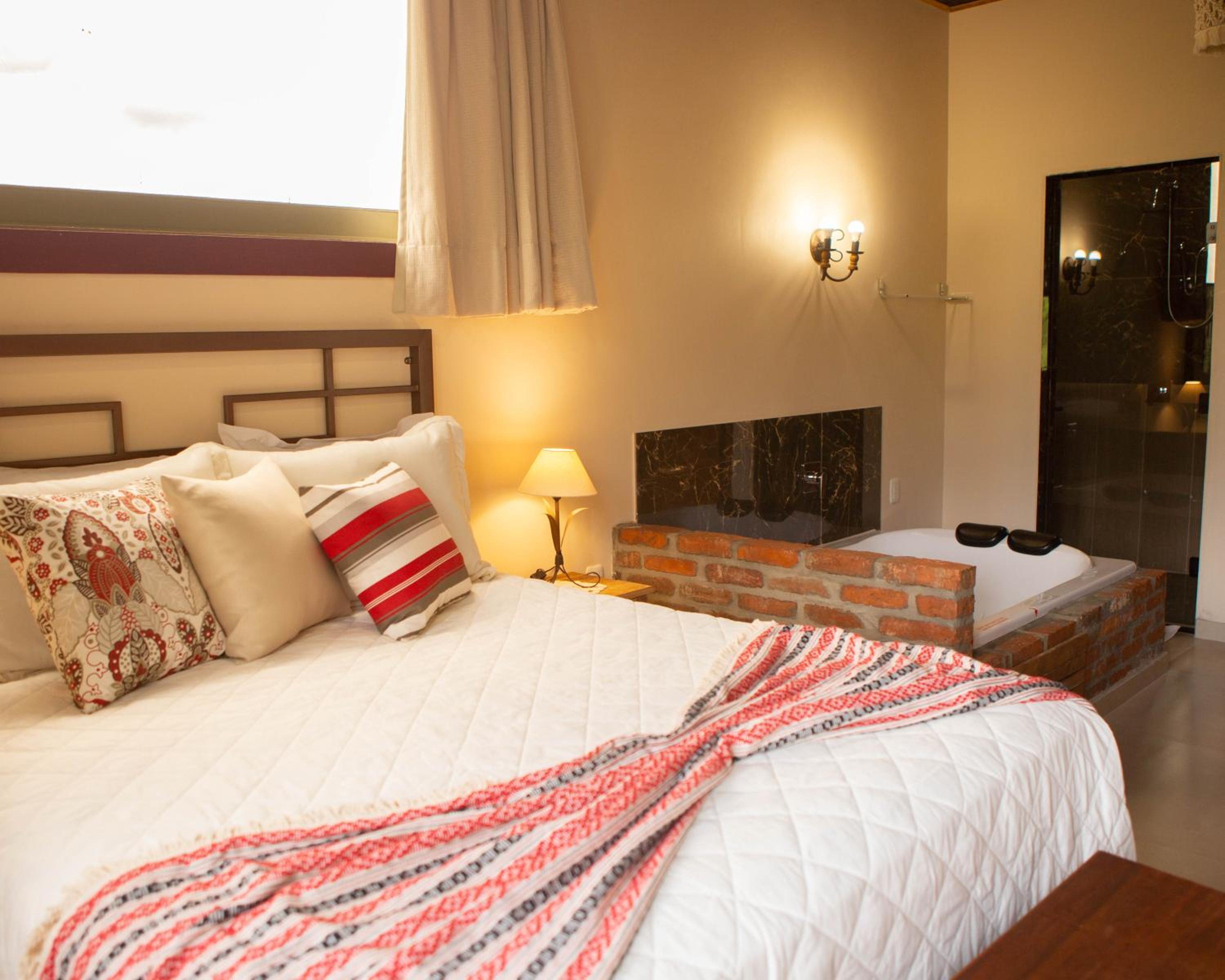Deluxe Suite with Spa Bath photo 2
