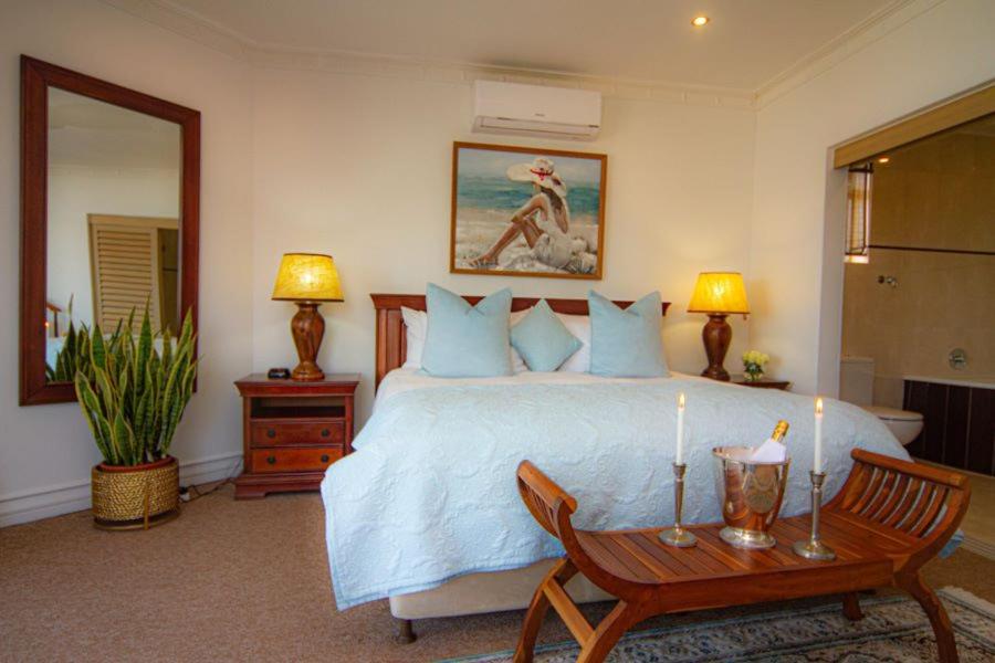 Luxury King Room - Photo 12
