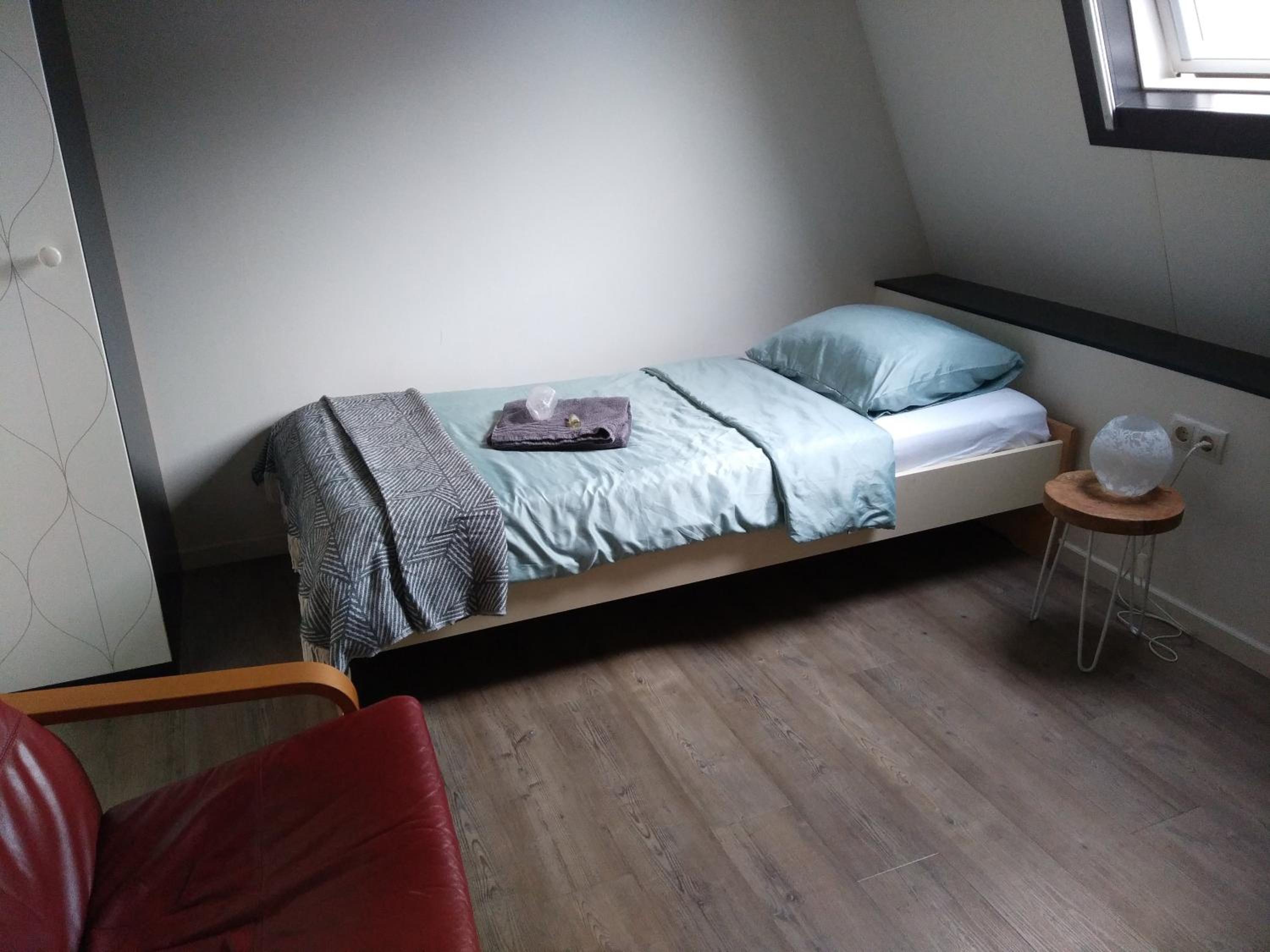 Single Room with Shared Shower and Toilet photo 3