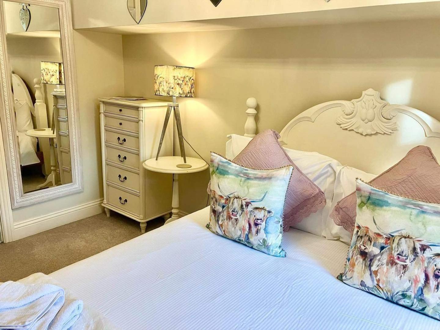 Standard King Room photo 3