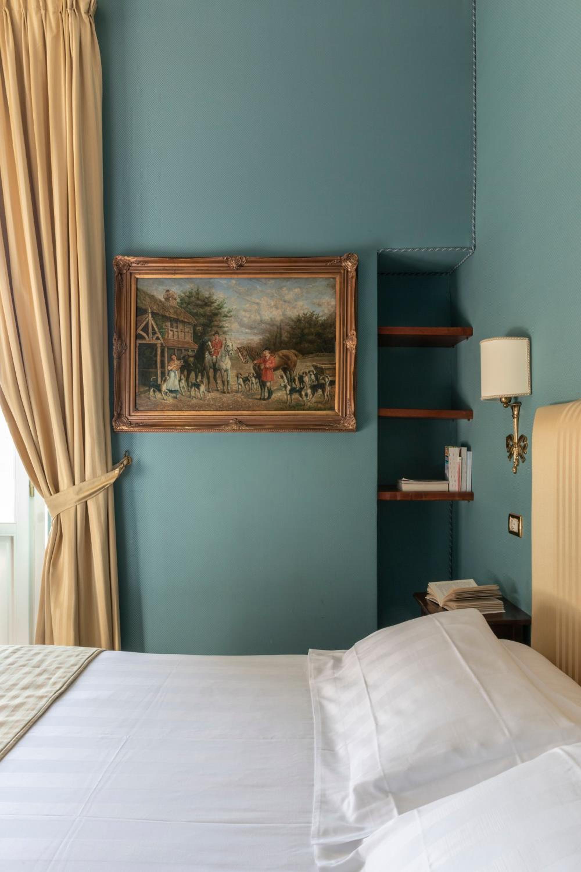 Deluxe Double Room with Terrace thumbnail 6