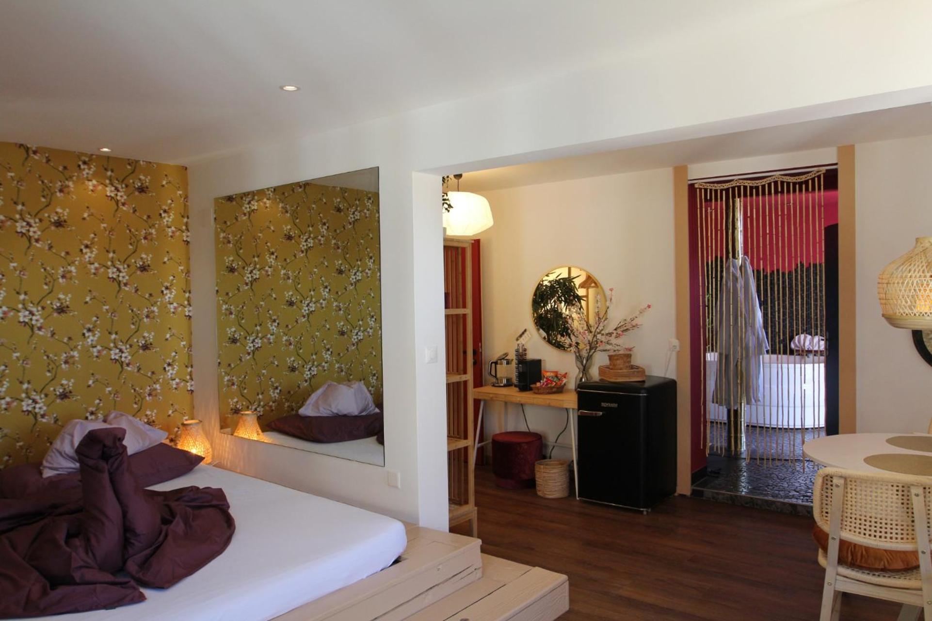 Japanese Garden Suite with Spa Bath photo 3