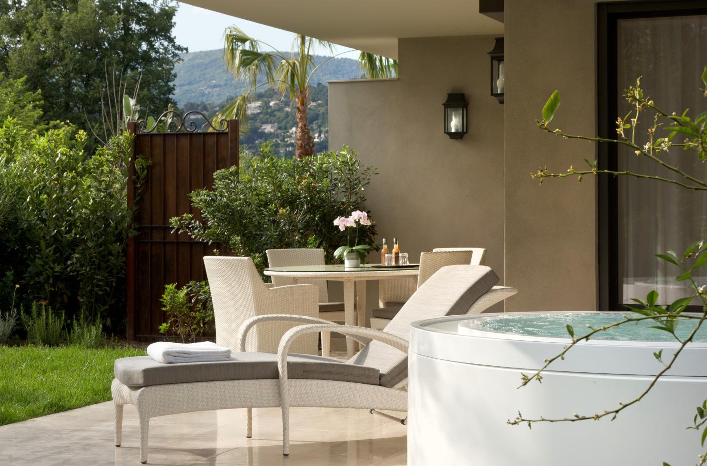 Suite with Spa Bath photo 2