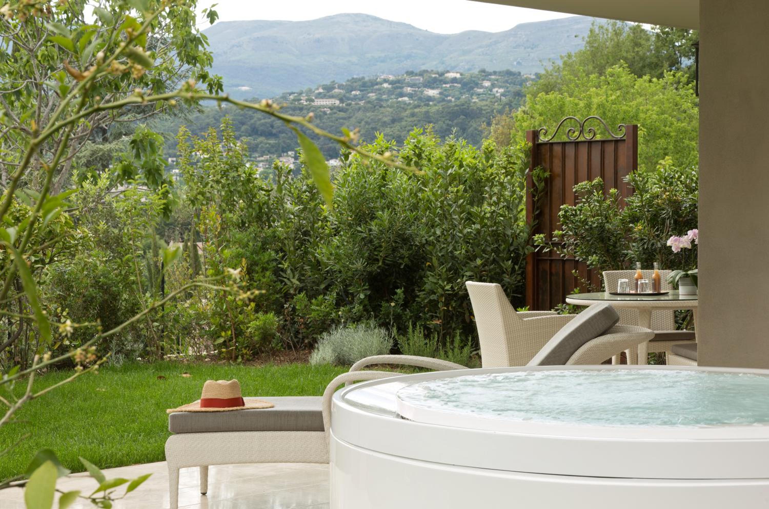 Suite with Spa Bath photo 3