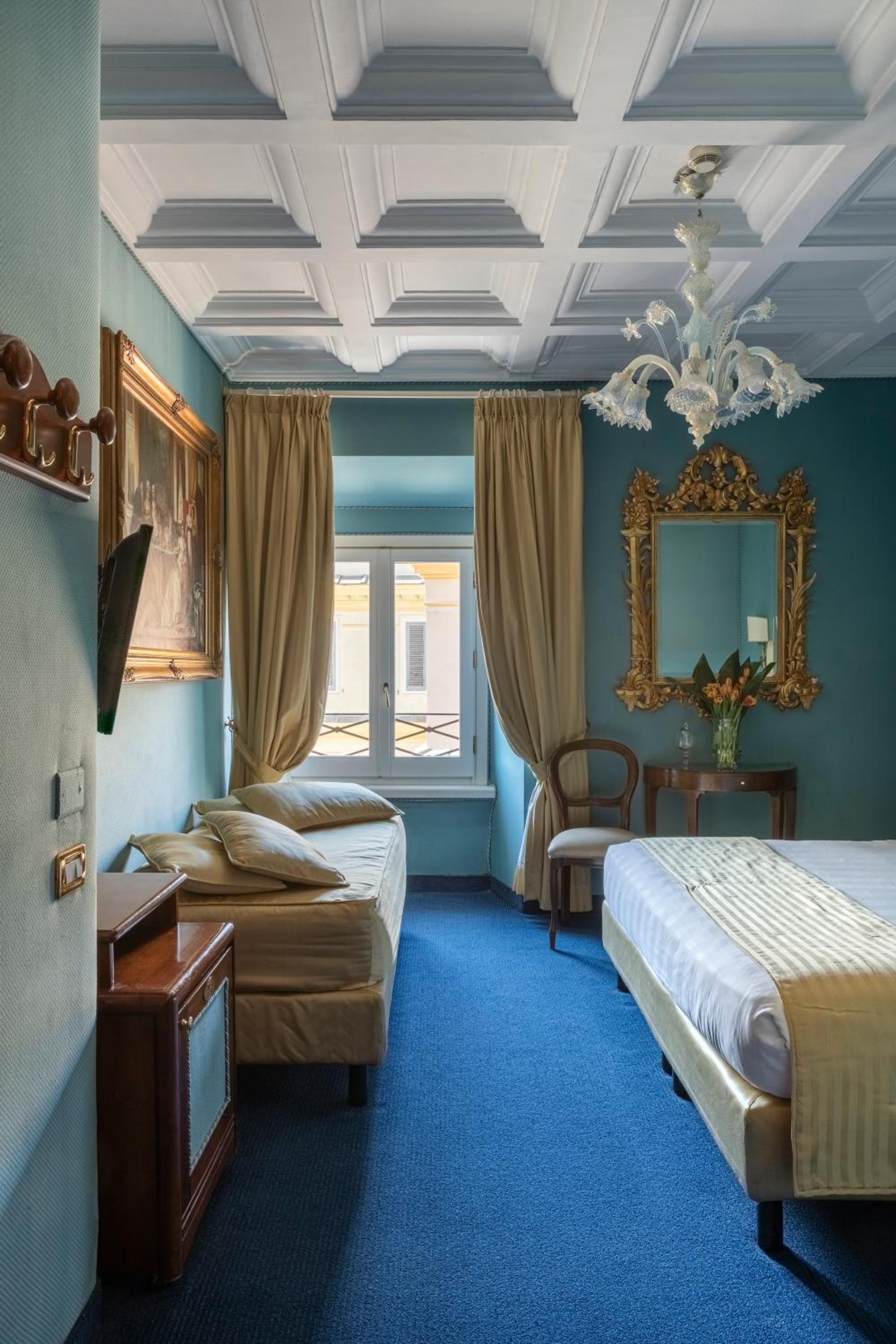 Triple Room thumbnail 6