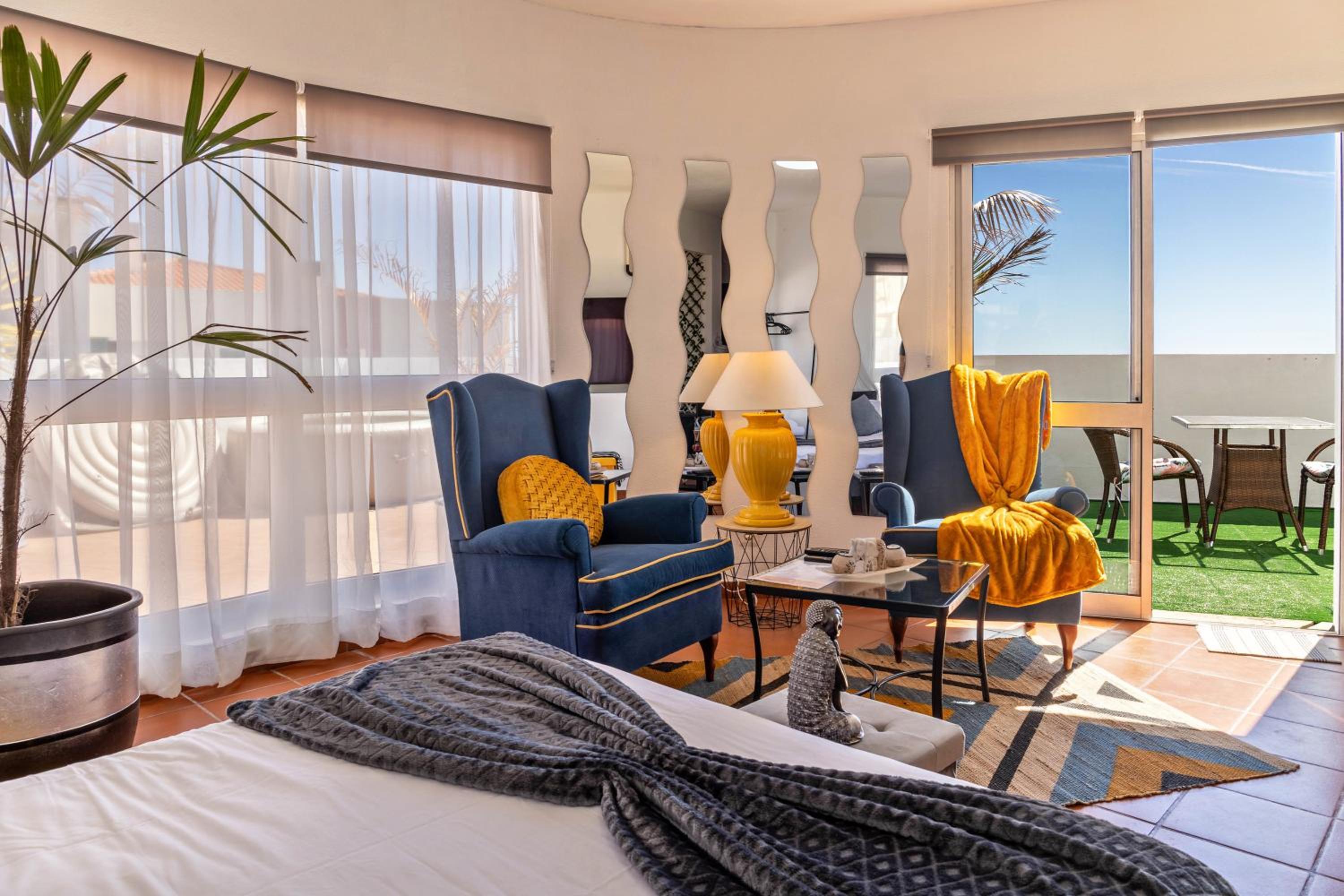 Studio Apartment with Sea View
