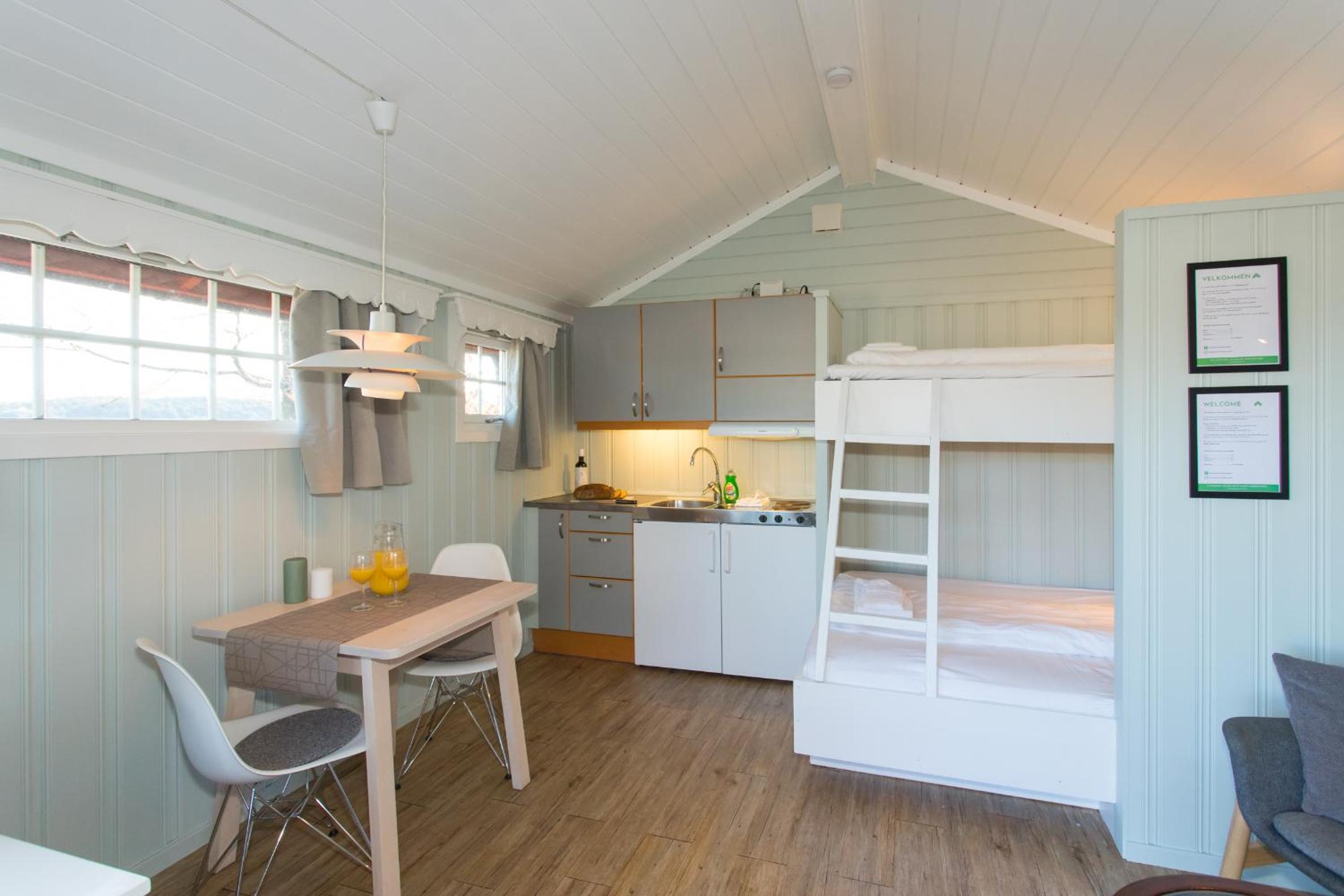 Summer Cabin with Shared Bathroom photo 1