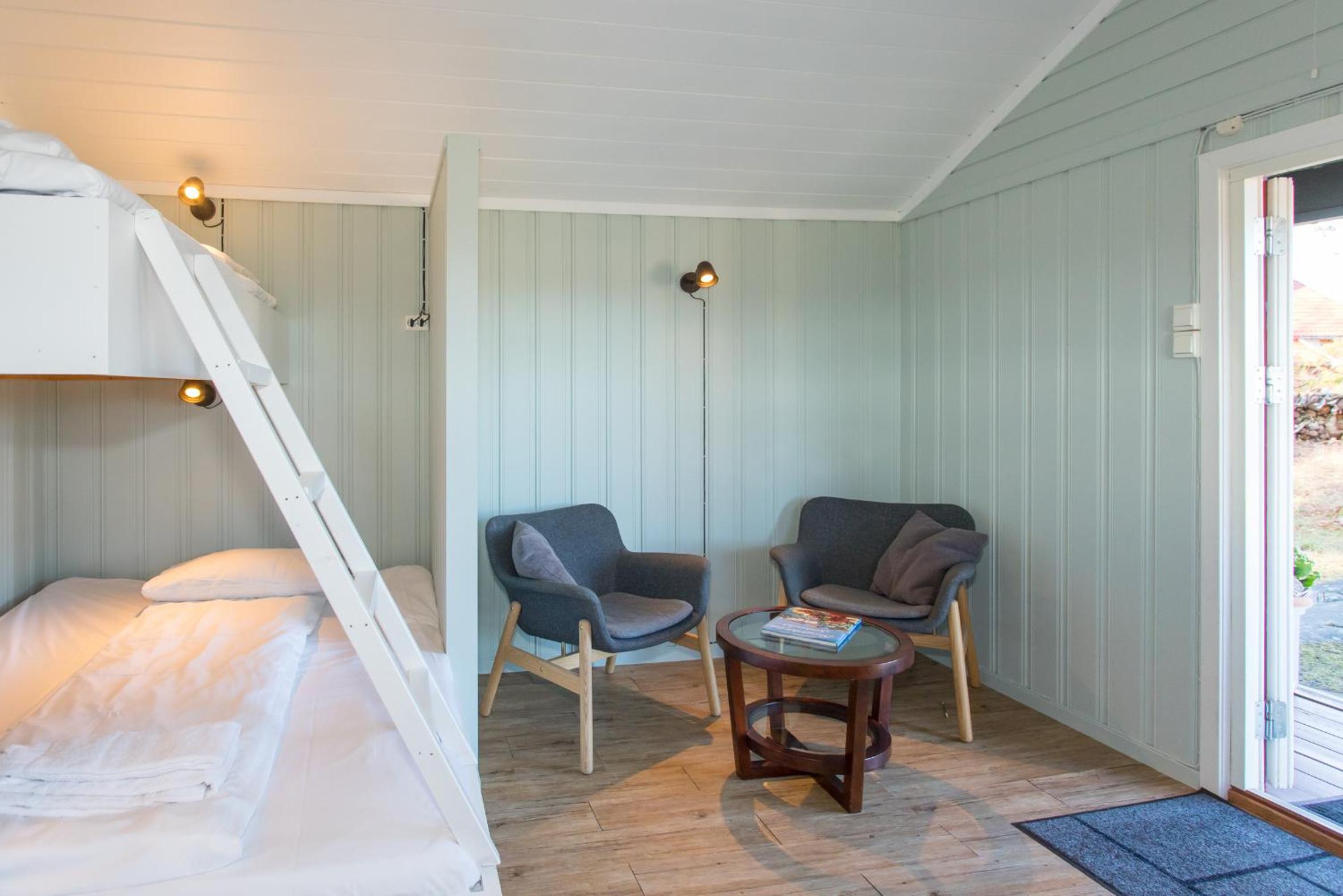Summer Cabin with Shared Bathroom photo 3