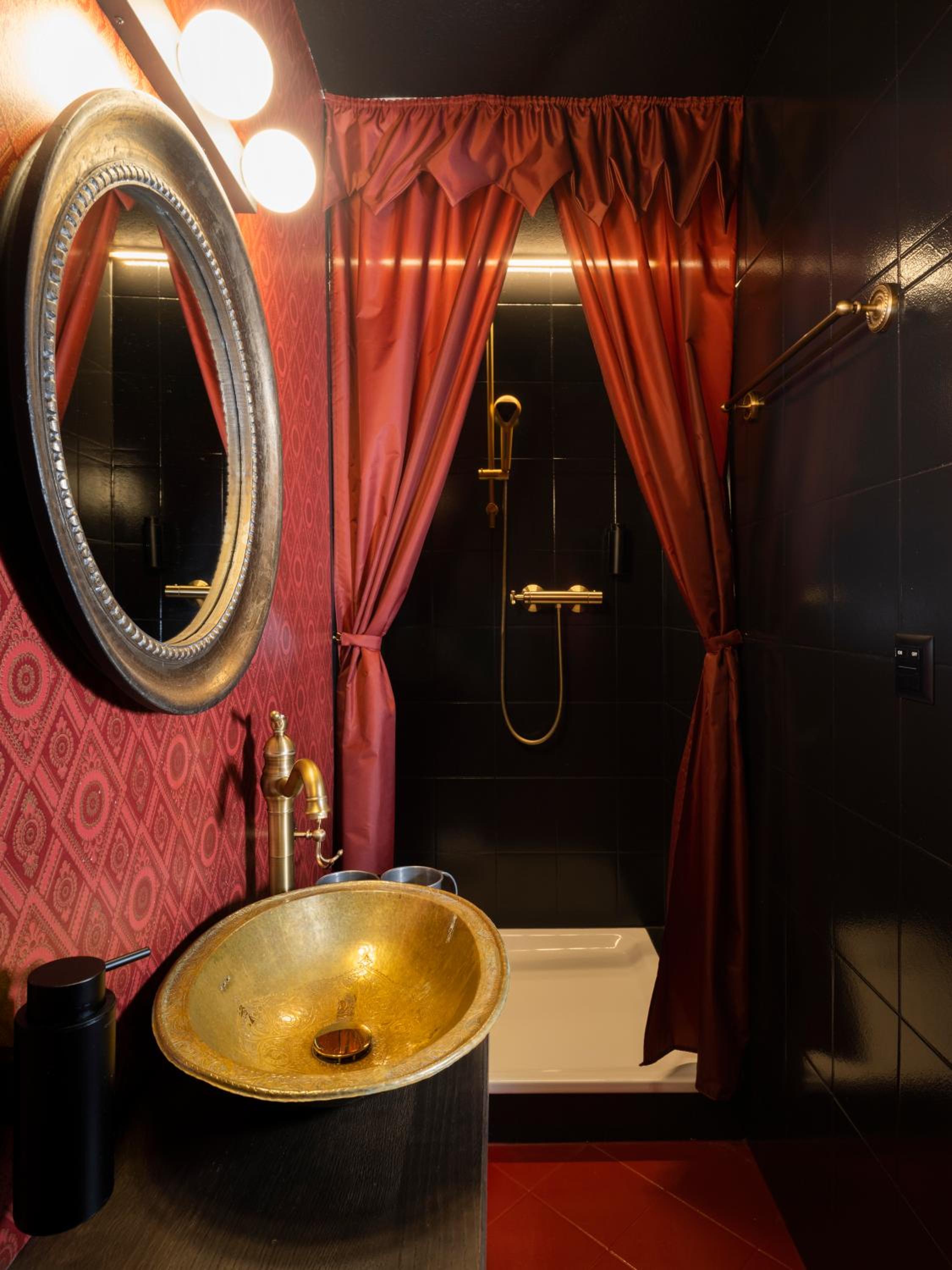 Deluxe Double or Twin Room - Photo 3